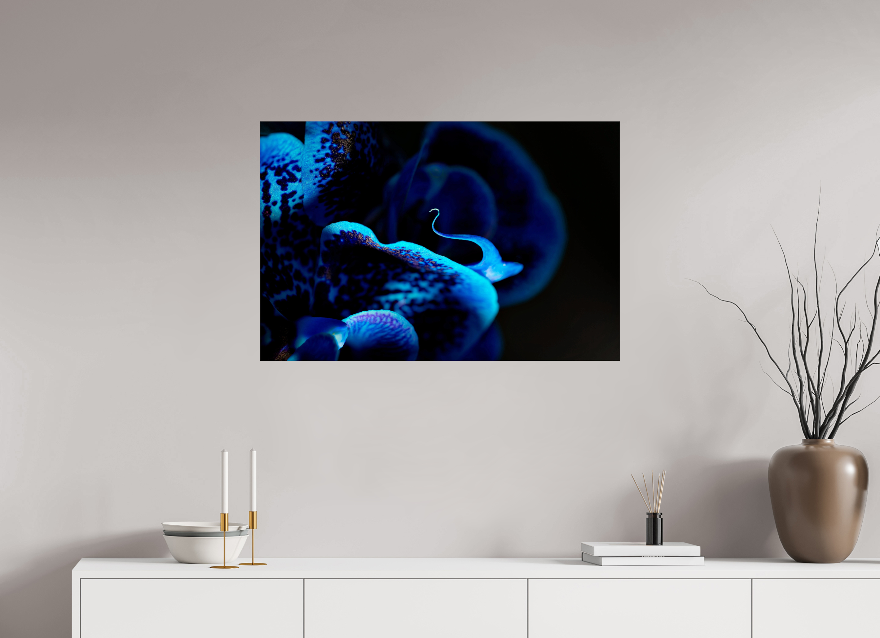 90 x 60 cm, Acrylglas, glänzend, 2 mm, Dibond 3 mm, mit Aufhängung Ultramarin Flower