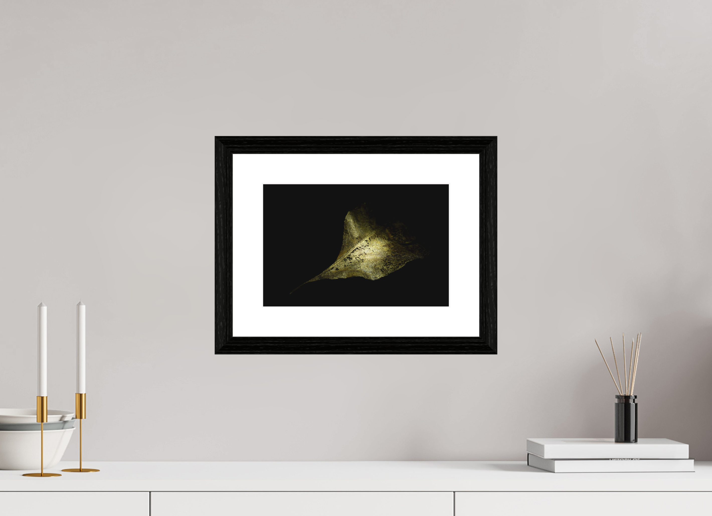 30 x 20 cm, Hahnemühle FineArt Baryta im schwarzen Eichen Rahmen, 27mm,Museumsglas, Passepartout Hochweiß Golden Shadow Play - Fine Art