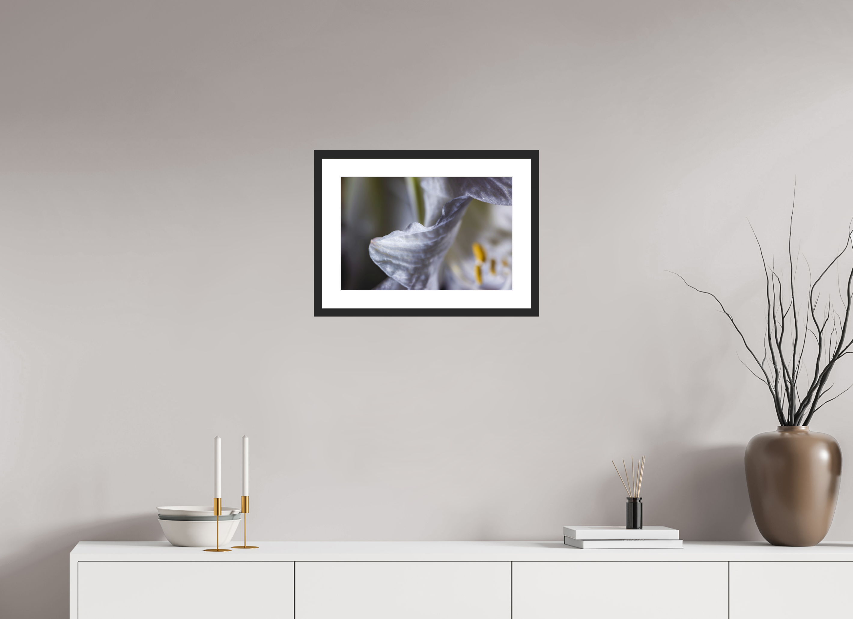 45 x 30 cm, Foto im Passepartout-Rahmen - Rahmen: schwarzes Holz, 20 mm, weißes Passepartout, Floatglas glänzend Diamond Flower