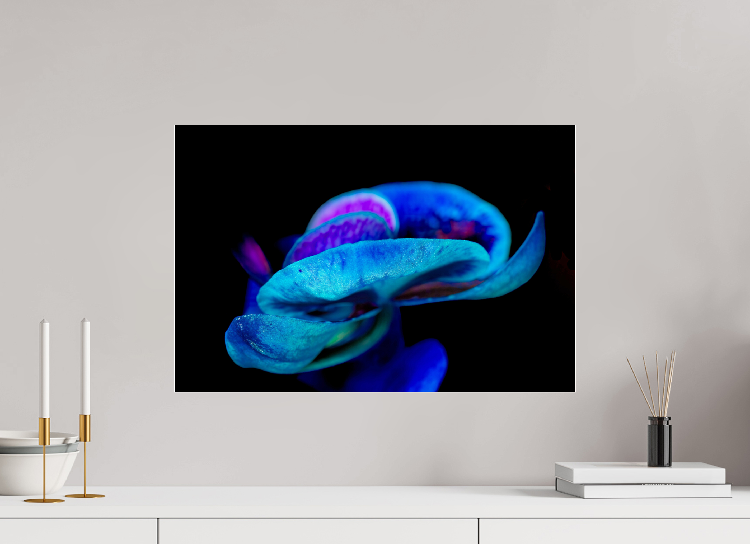 60 x 40 cm, Acrylglas, glänzend, 2 mm, Dibond 3 mm, mit Aufhängung Indigo Choral Flower