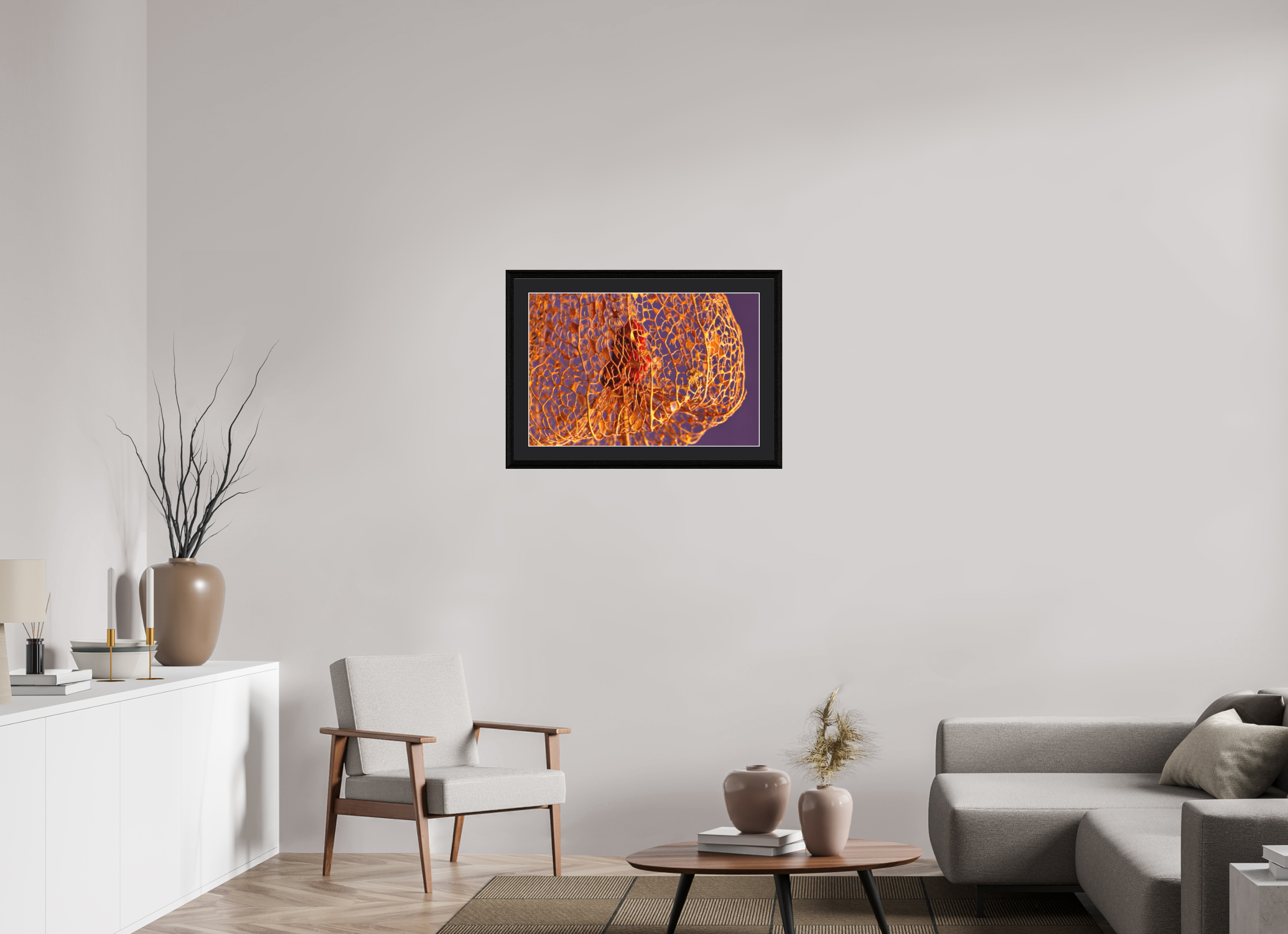 75 x 50 cm, Foto im schwarzen Eichen Rahmen, 27mm, Museumsglas, Passepartout schwarz Herz der Physalis Gold