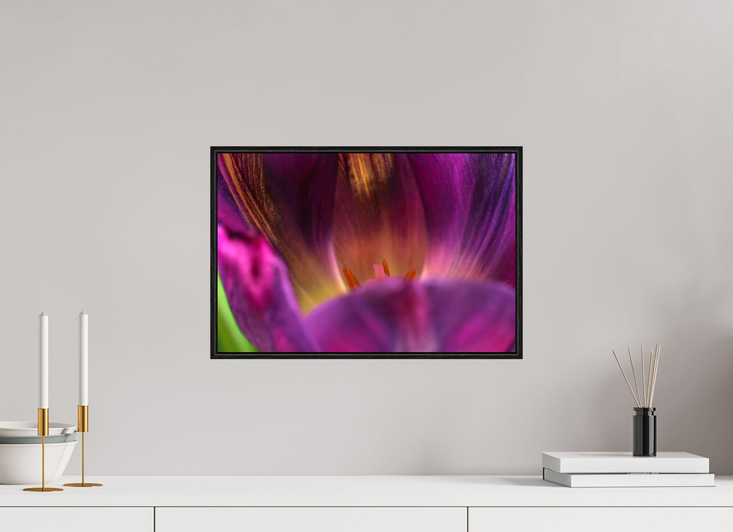 45 x 30 cm, Foto im schwarzen Schattenfugen-Rahmen hinter Acryglas, 2 mm, glänzend Purple Beauty