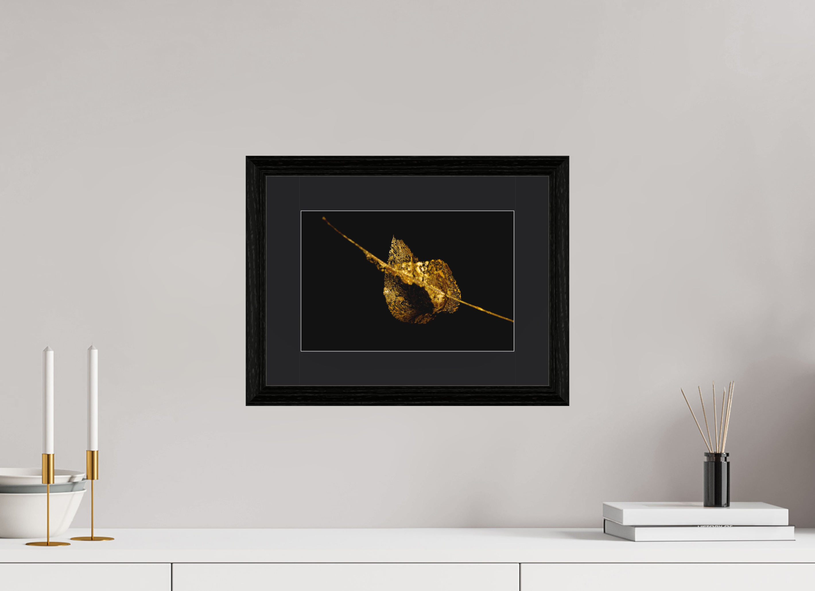 30 x 20 cm, Hahnemühle FineArt Baryta im schwarzen Eichen Rahmen, 27mm,Museumsglas, Passepartout Schwarz Fragile Grace - Fine Art