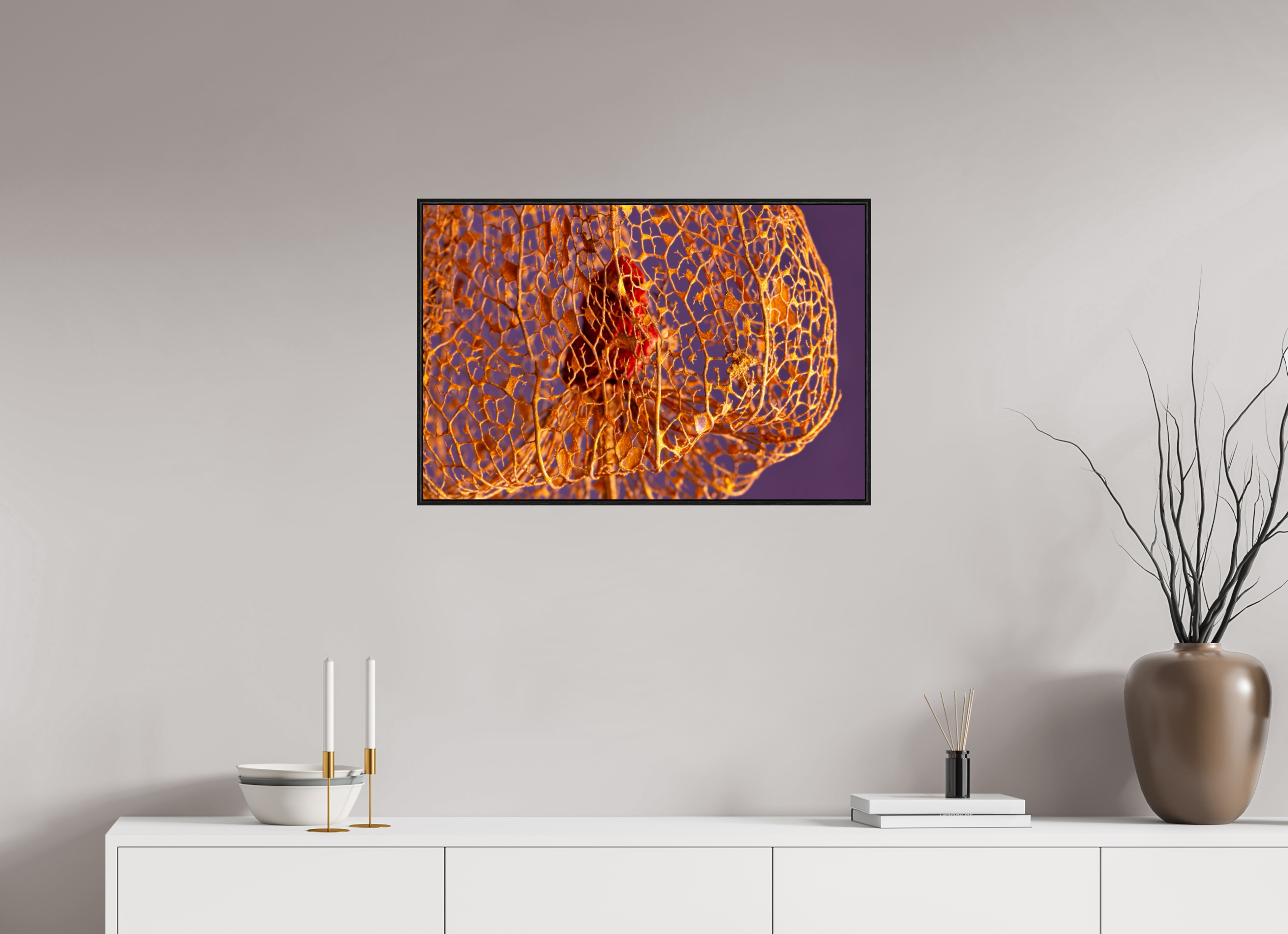 75 x 50 cm, Foto im schwarzen Schattenfugen-Rahmen hinter Acryglas, 2 mm, glänzend Herz der Physalis Gold