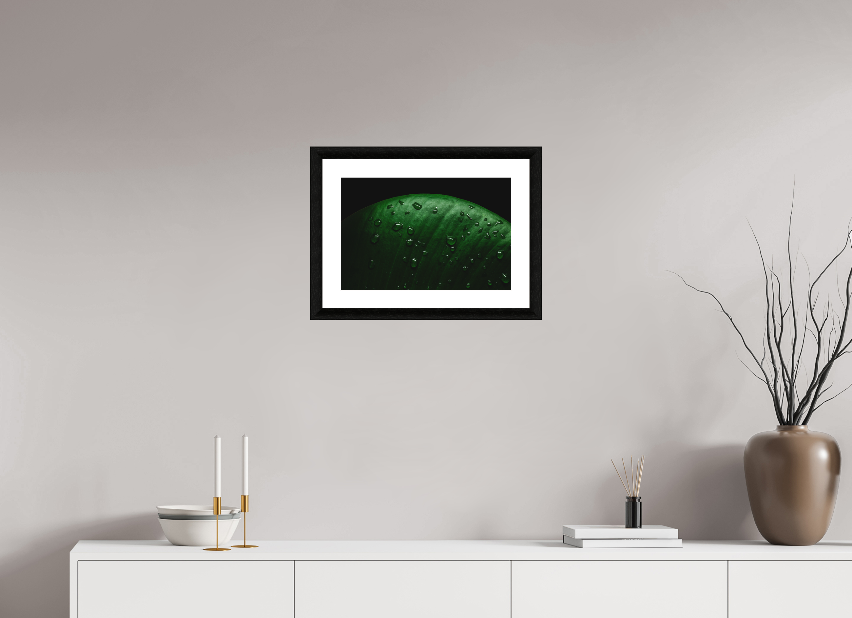 45 x 30 cm, Foto im schwarzen Ebenholz Rahmen 30mm, Museumsglas, Passepartout Hochweiß Silent Raindrops