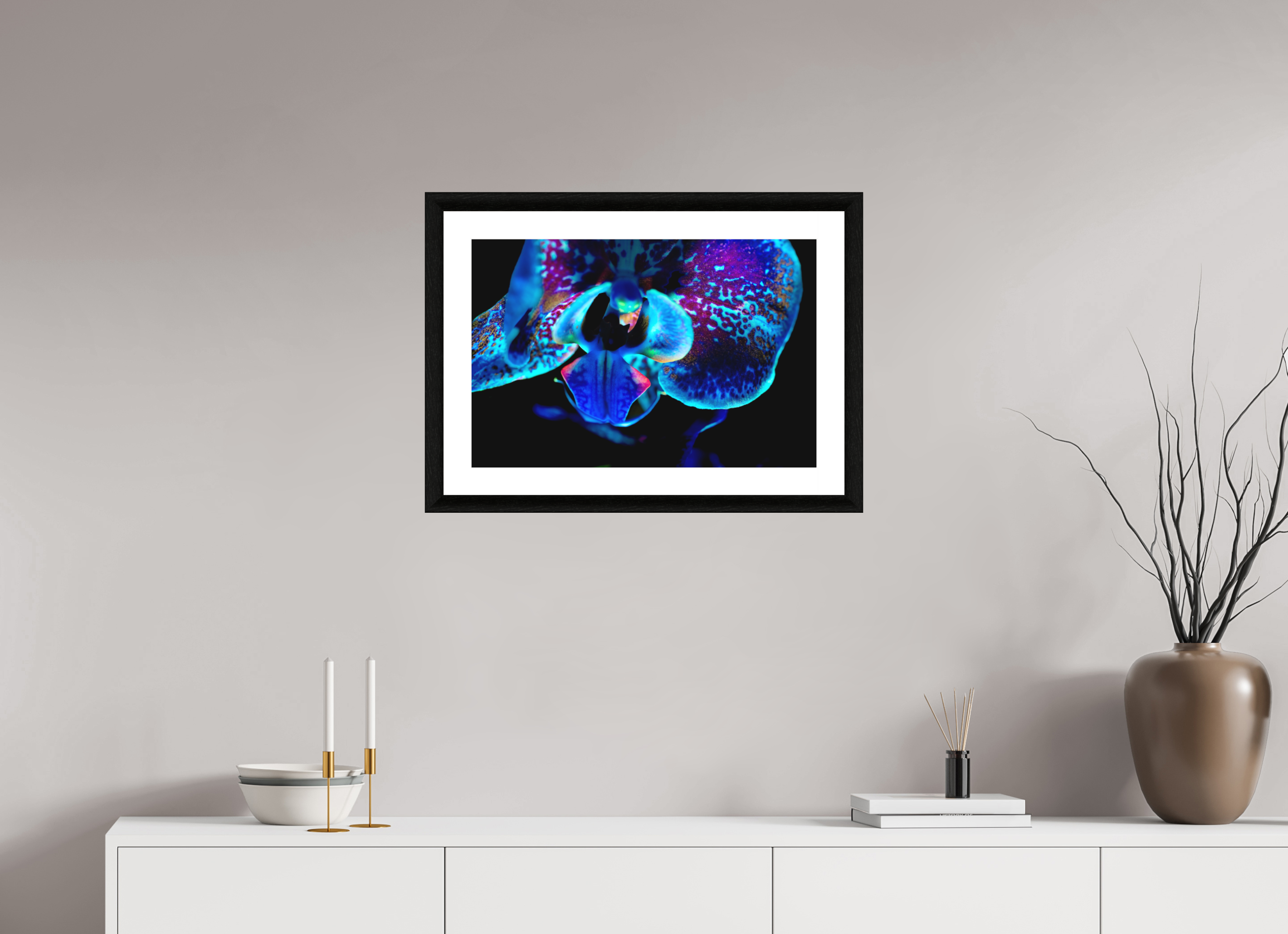 60 x 40 cm, Foto im schwarzen Ebenholz Rahmen 30mm, Museumsglas, Passepartout Hochweiß Morpho Flower