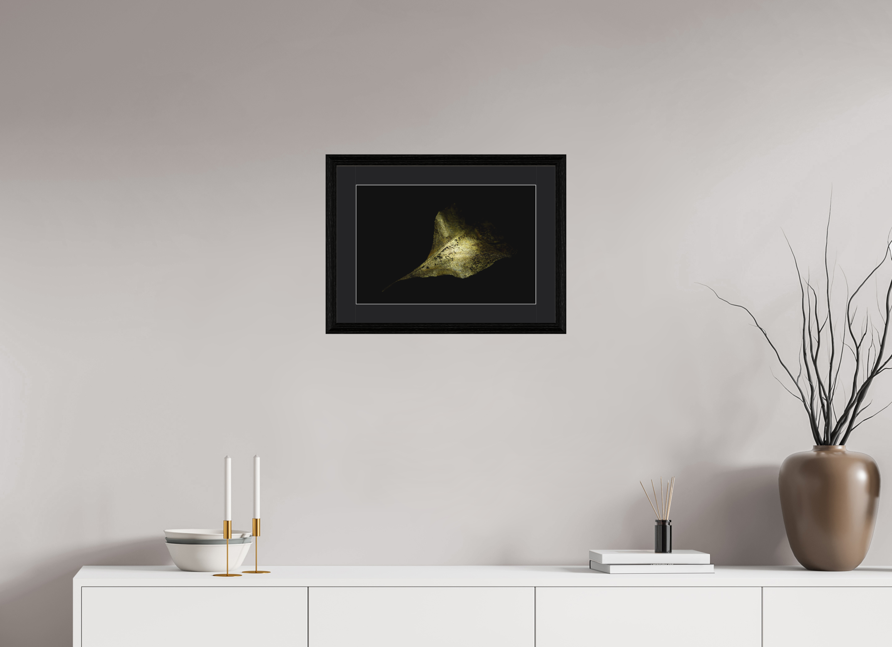 45 x 30 cm, Hahnemühle FineArt Baryta im schwarzen Eichen Rahmen, 27mm,Museumsglas, Passepartout Schwarz Golden Shadow Play - Fine Art
