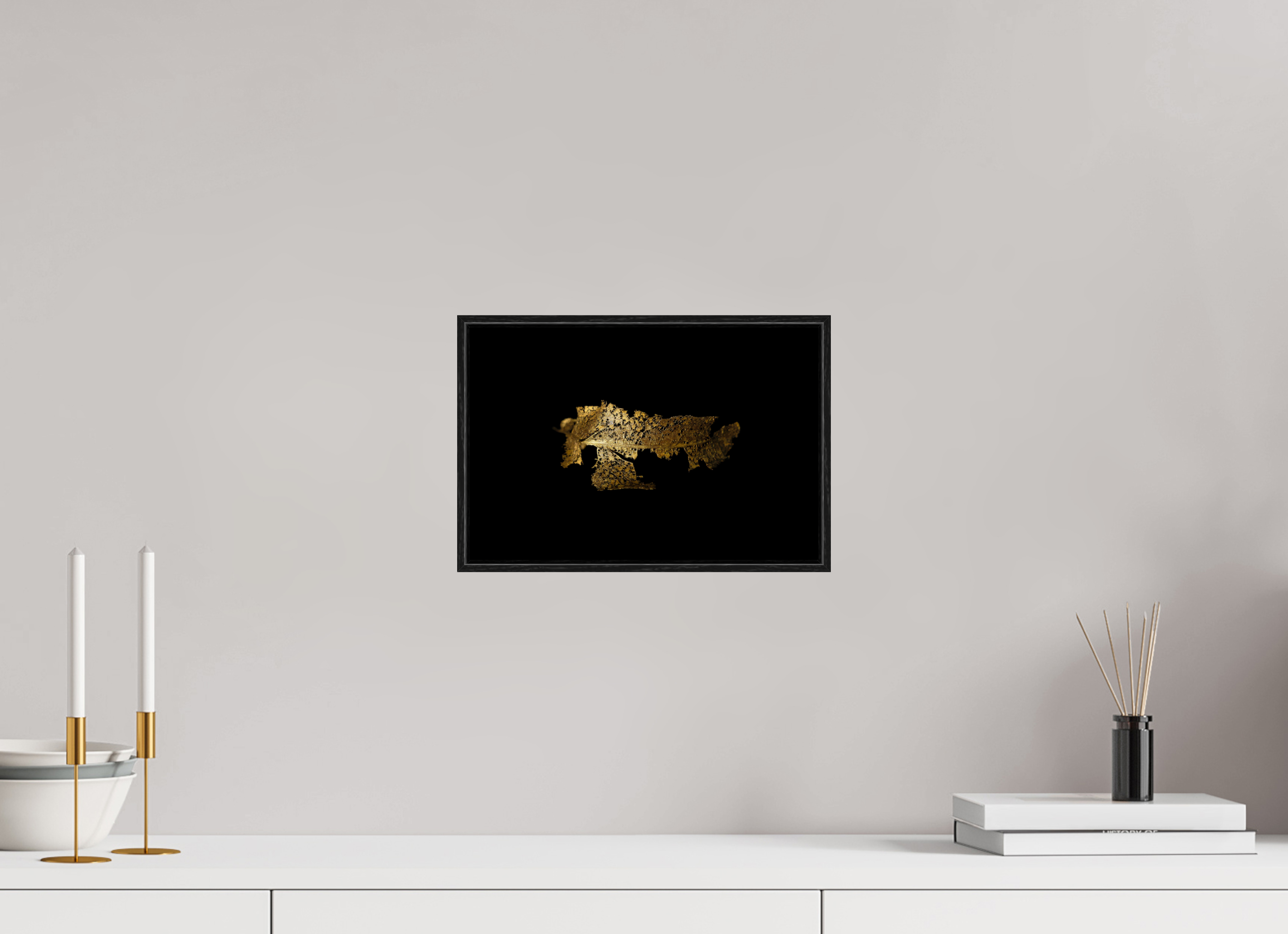 30 x 20 cm, Foto im schwarzen Schattenfugen-Rahmen hinter Acryglas, 2 mm, glänzend Goldene Blattruine - Golden Grace