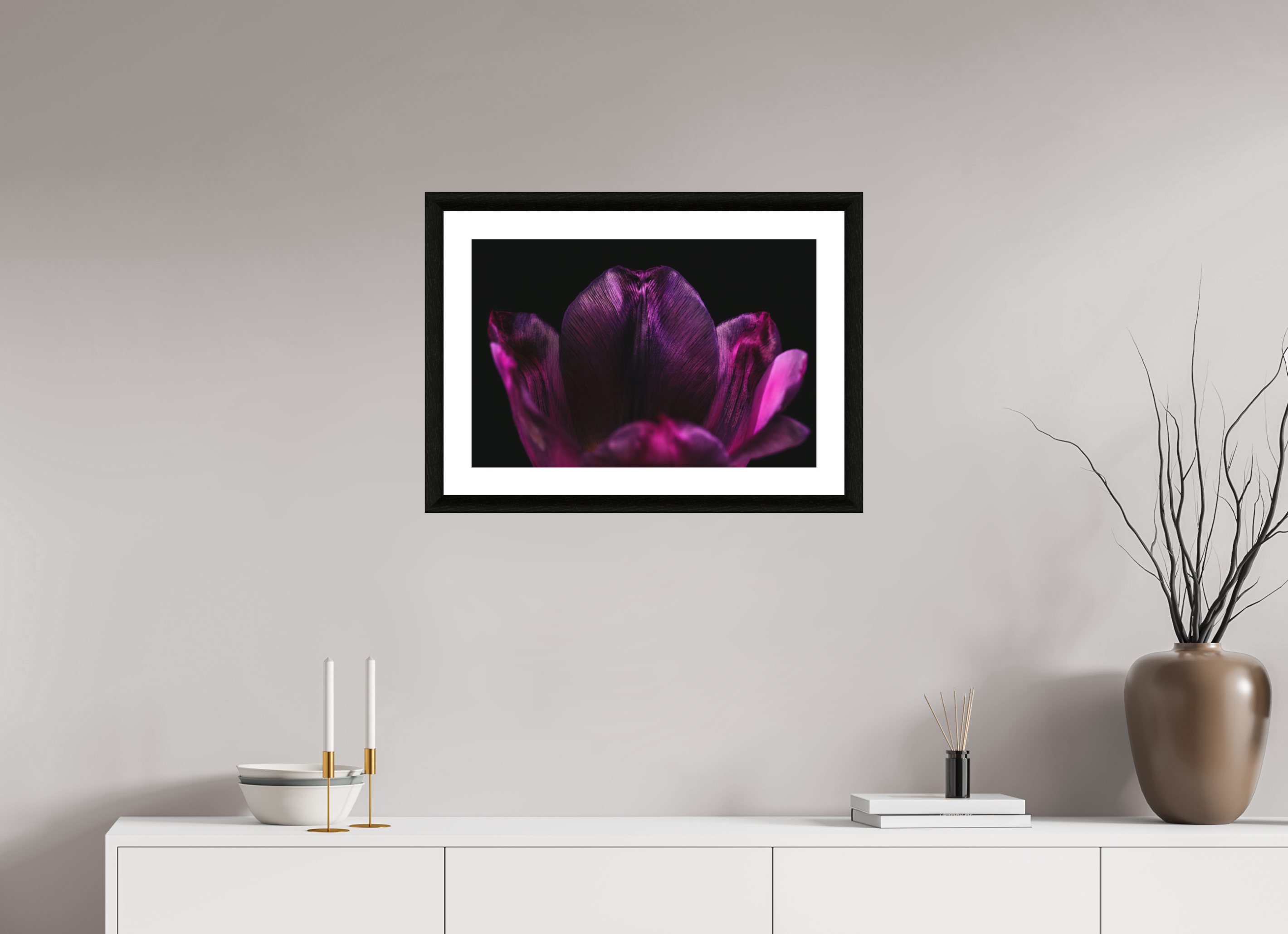 60 x 40 cm, Foto im schwarzen Ebenholz Rahmen 30mm, Museumsglas, Passepartout Hochweiß Purple Silent
