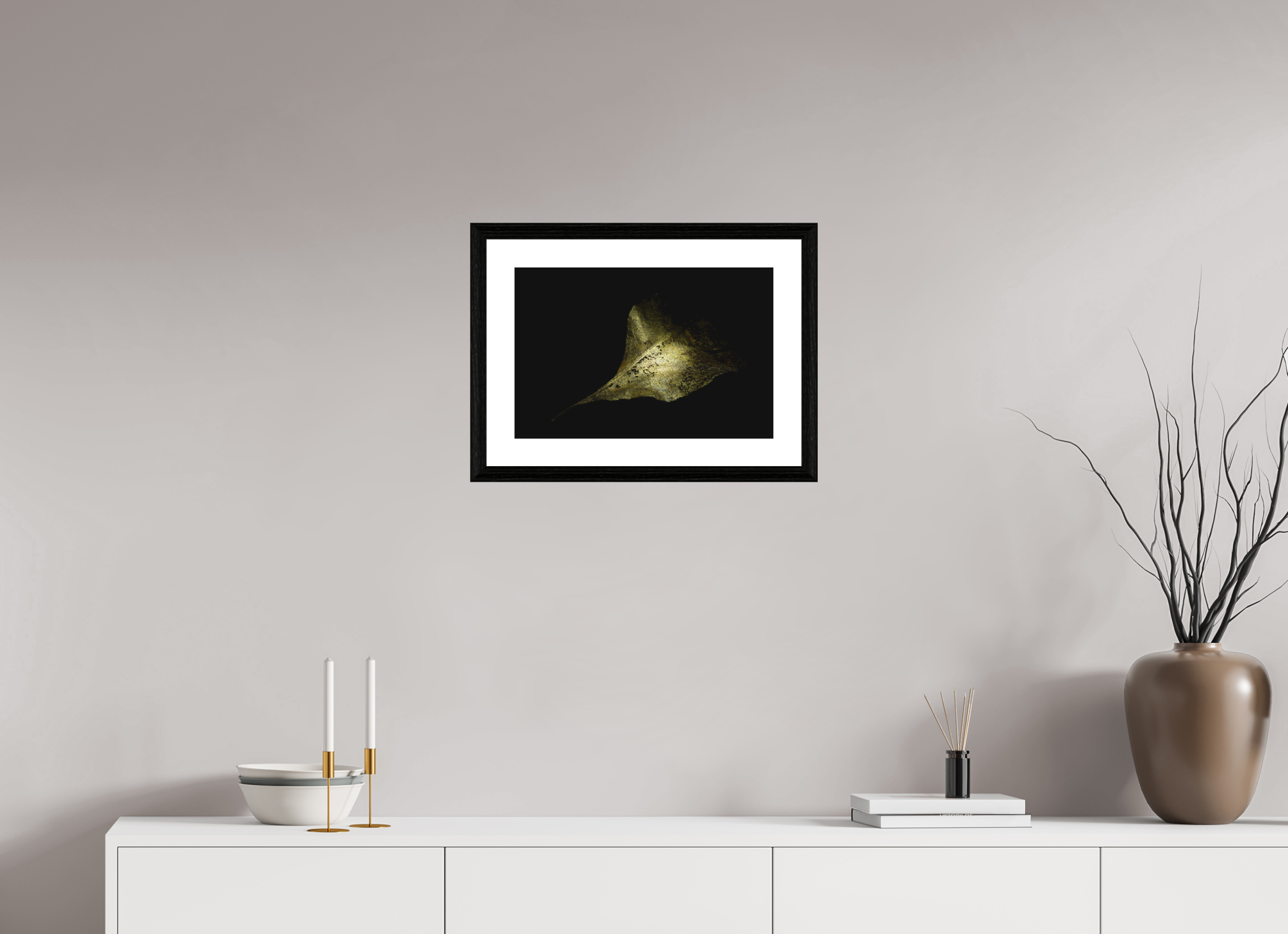 45 x 30 cm, Hahnemühle FineArt Baryta im schwarzen Eichen Rahmen, 27mm,Museumsglas, Passepartout Hochweiß Golden Shadow Play - Fine Art