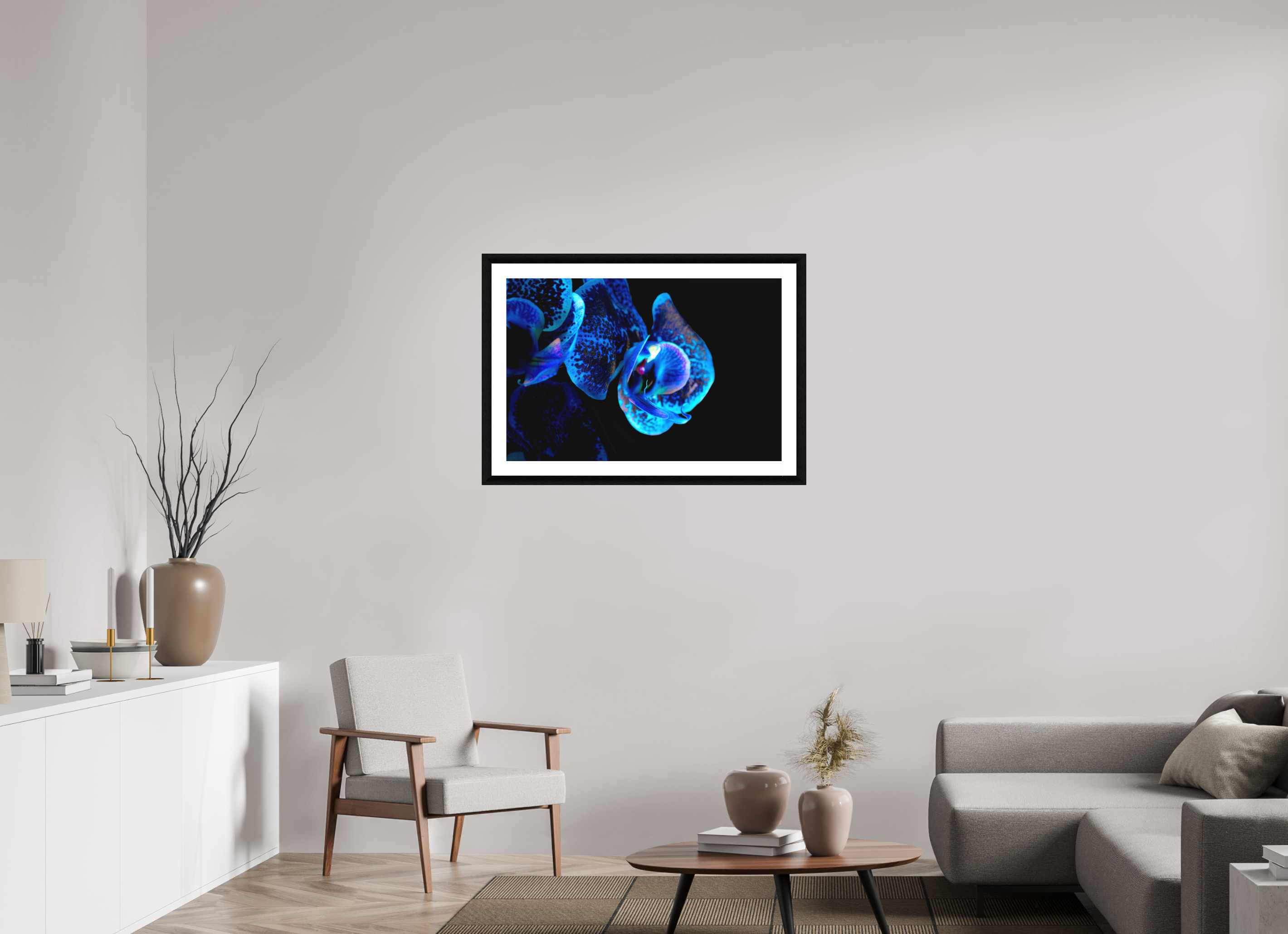90 x 60 cm, Foto im schwarzen Ebenholz Rahmen 30mm, Museumsglas, Passepartout Hochweiß Lapislazuli Chameleon Flower