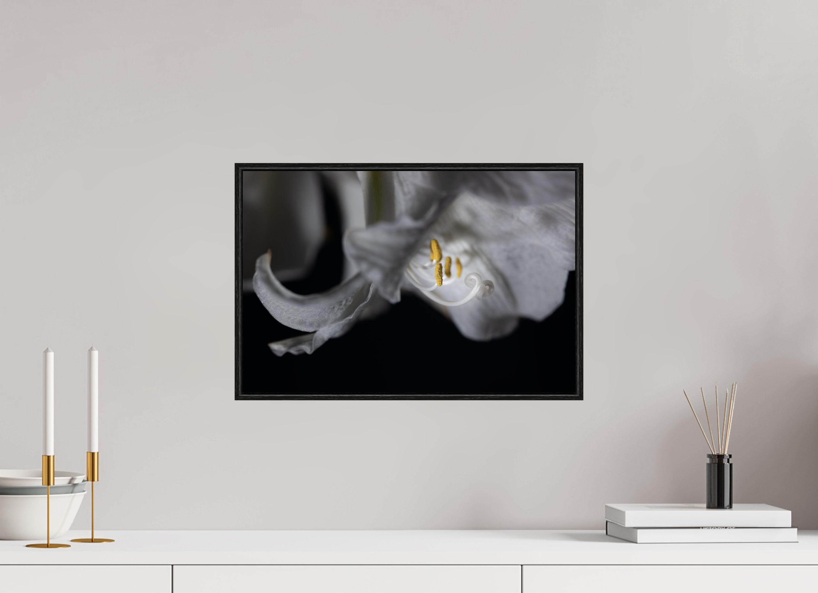 45 x 30 cm, Foto im schwarzen Schattenfugen-Rahmen hinter Acryglas, 2 mm, glänzend Firefly Flower