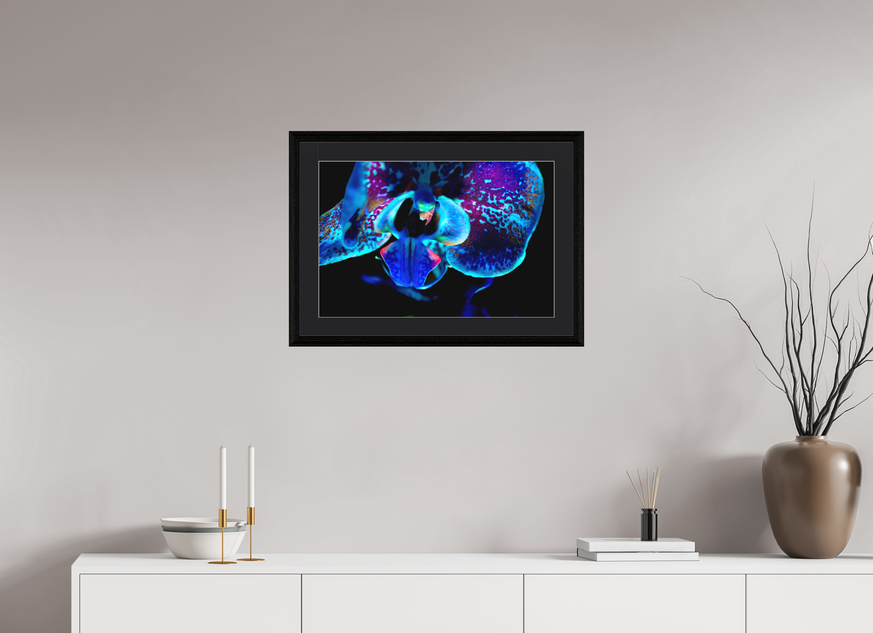 60 x 40 cm, Foto im schwarzen Eichen Rahmen, 27mm, Museumsglas, Passepartout schwarz Morpho Flower