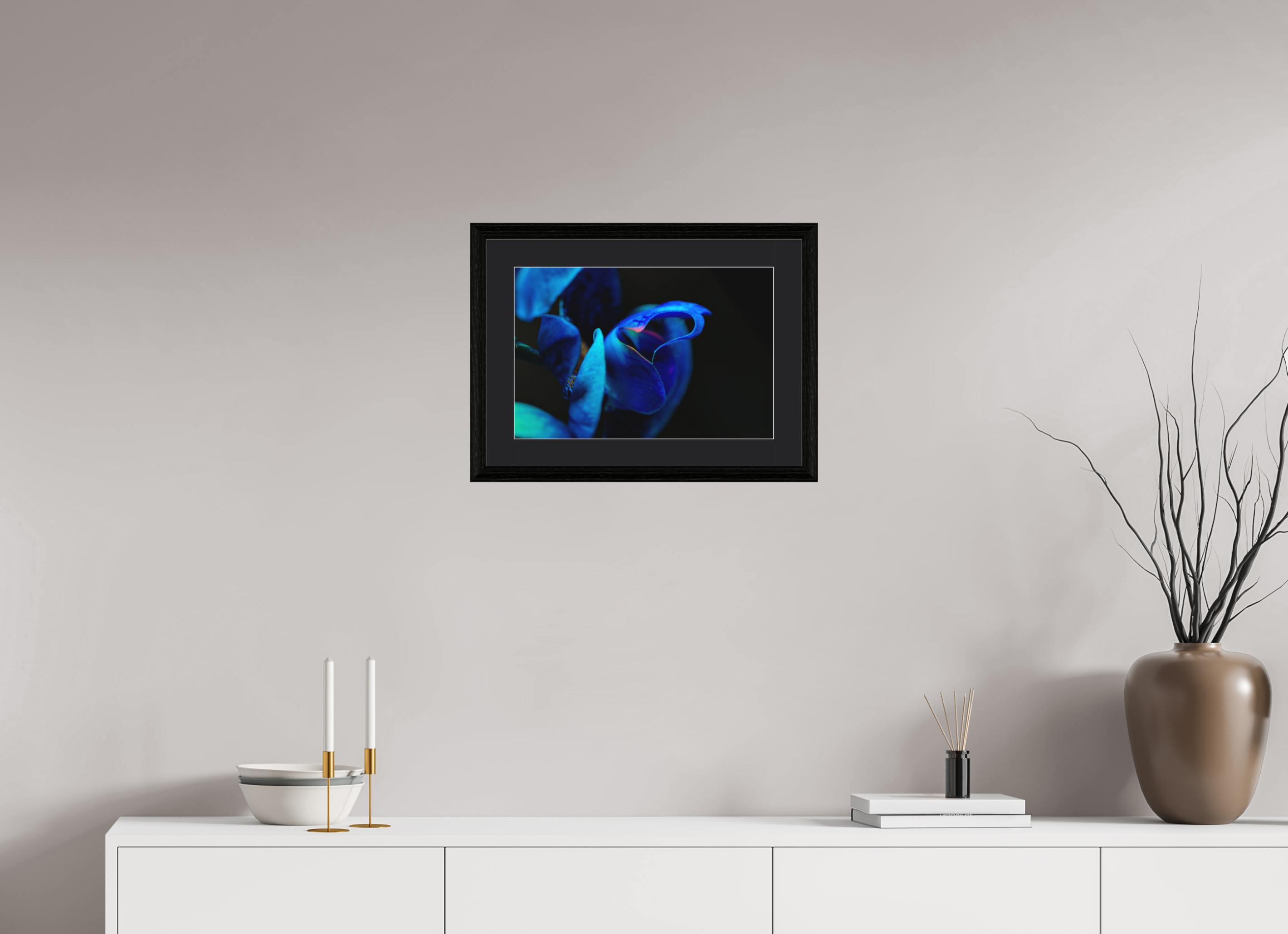 45 x 30 cm, Foto im schwarzen Eichen Rahmen, 27mm, Museumsglas, Passepartout schwarz Midnight Blue Hart Flower