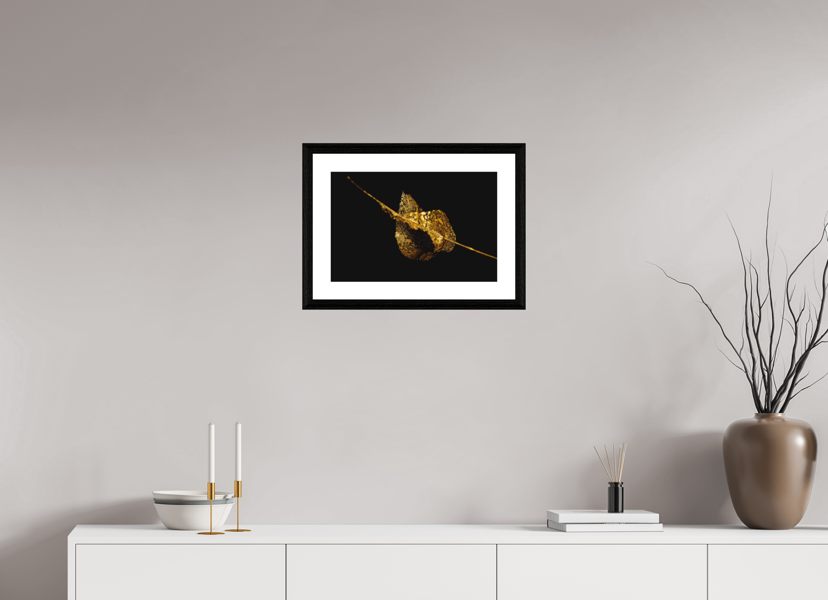 45 x 30 cm, Hahnemühle FineArt Baryta im schwarzen Eichen Rahmen, 27mm,Museumsglas, Passepartout Hochweiß Fragile Grace - Fine Art