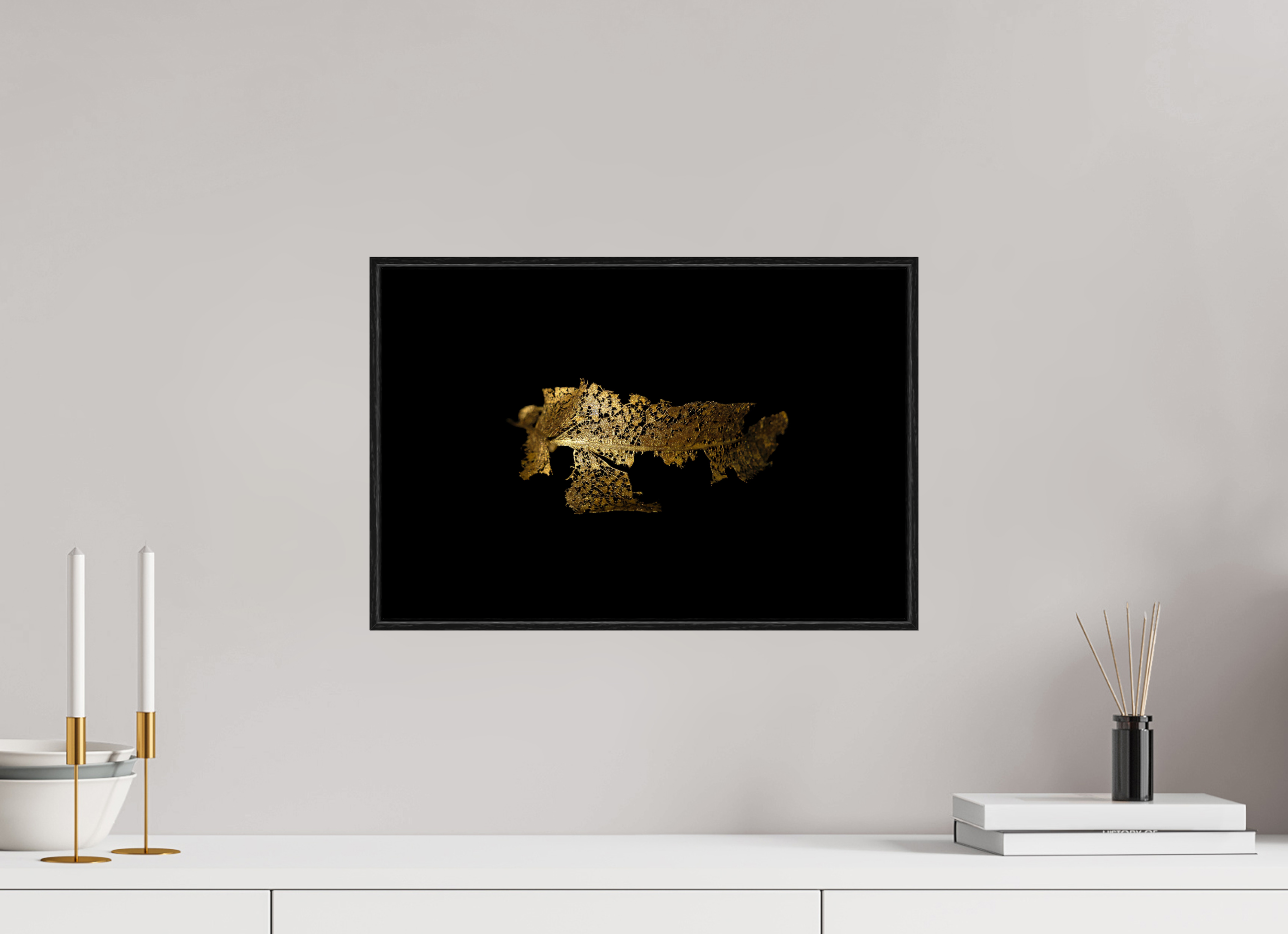 45 x 30 cm, Foto im schwarzen Schattenfugen-Rahmen hinter Acryglas, 2 mm, glänzend Goldene Blattruine - Golden Grace