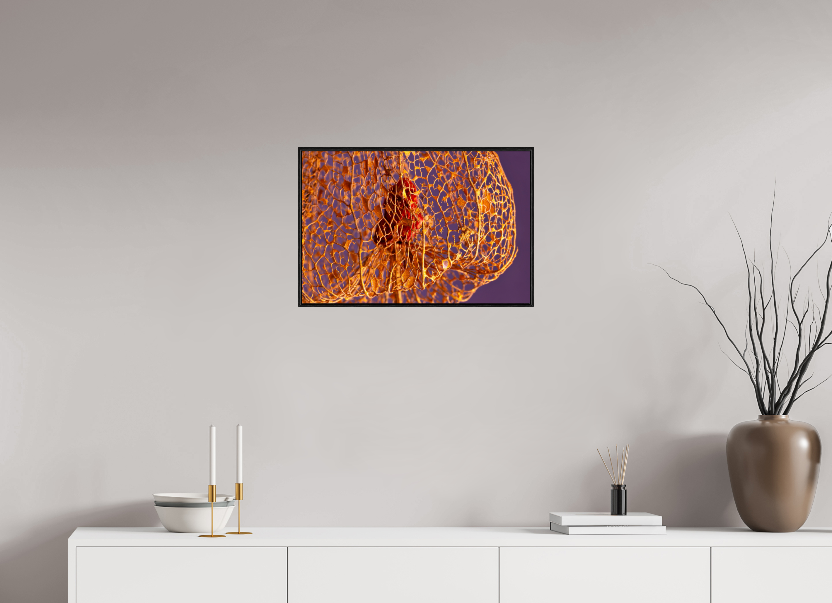 60 x 40 cm, Foto im schwarzen Schattenfugen-Rahmen hinter Acryglas, 2 mm, glänzend Herz der Physalis Gold