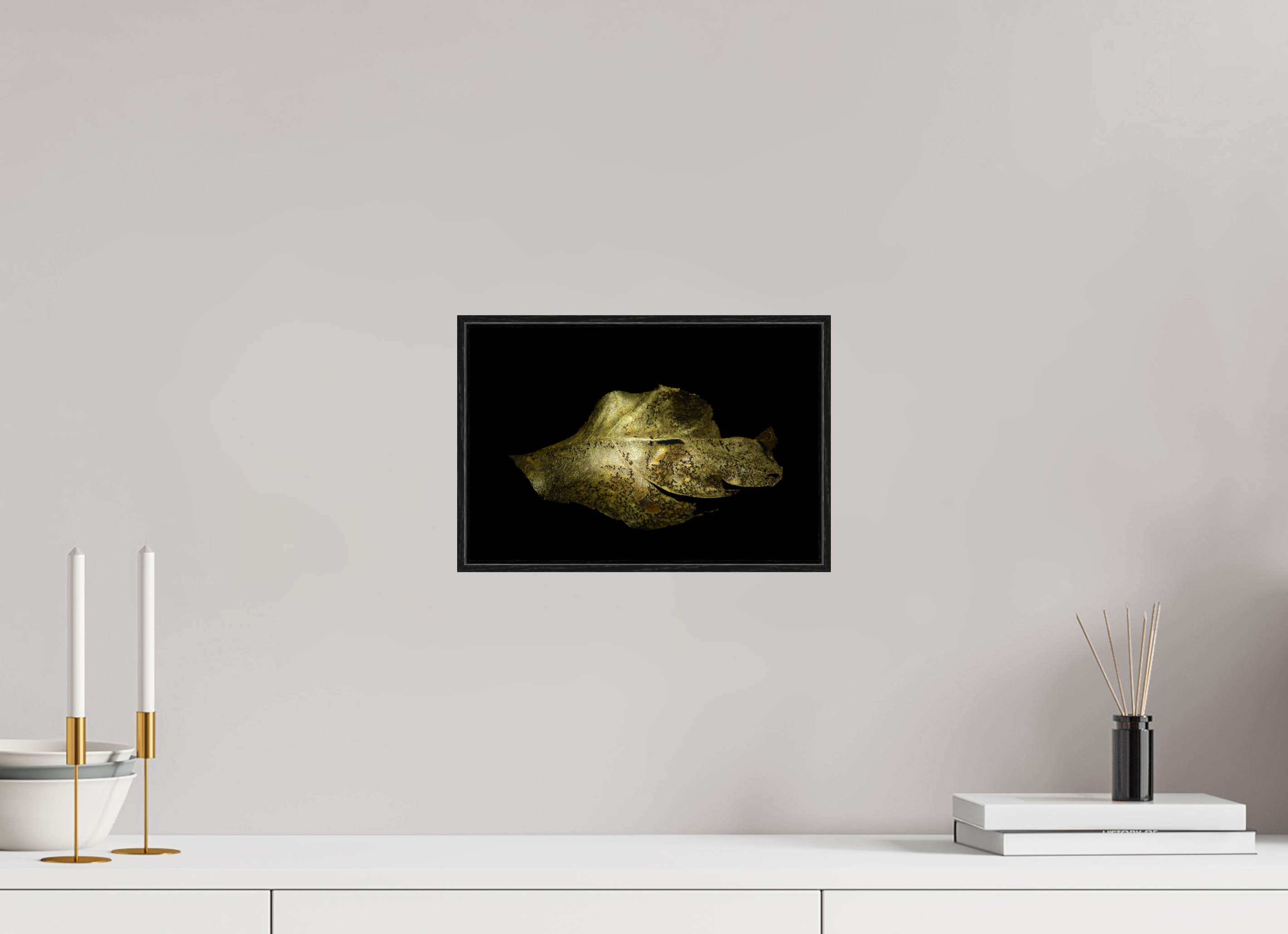 30 x 20 cm, Foto im schwarzen Schattenfugen-Rahmen hinter Acryglas, 2 mm, glänzend Goldene Blattruine - Golden Light Play