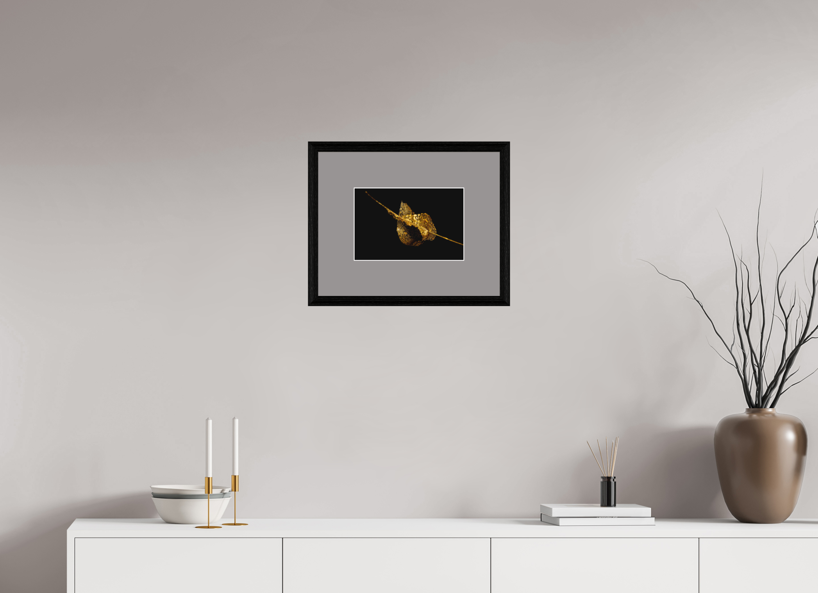 30 x 20 cm, Hahnemühle FineArt Baryta im schwarzen Eichen Rahmen, 27mm,Museumsglas, Passepartout Dunkelgrau Fragile Grace - Fine Art
