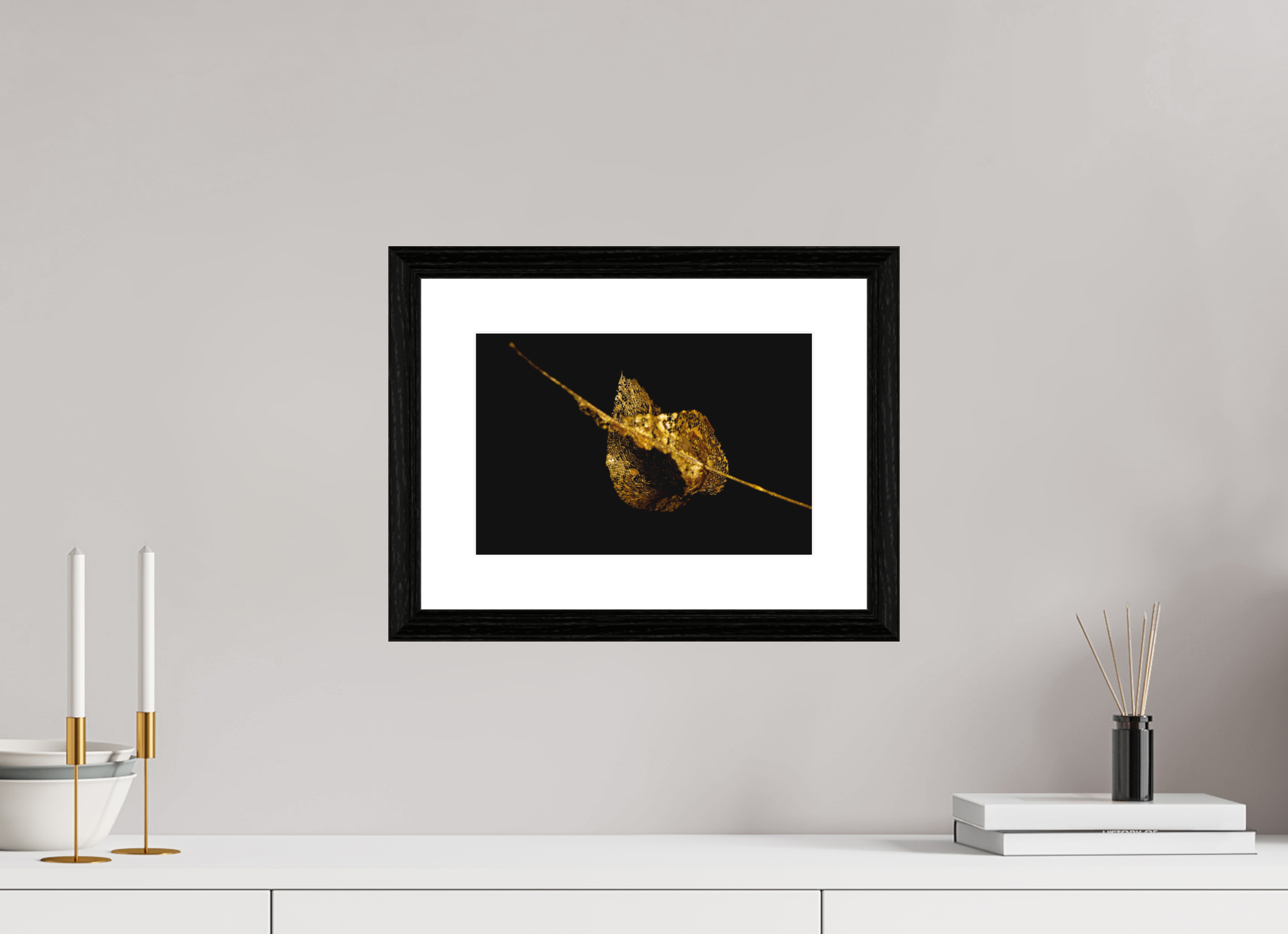 30 x 20 cm, Hahnemühle FineArt Baryta im schwarzen Eichen Rahmen, 27mm,Museumsglas, Passepartout Hochweiß Fragile Grace - Fine Art