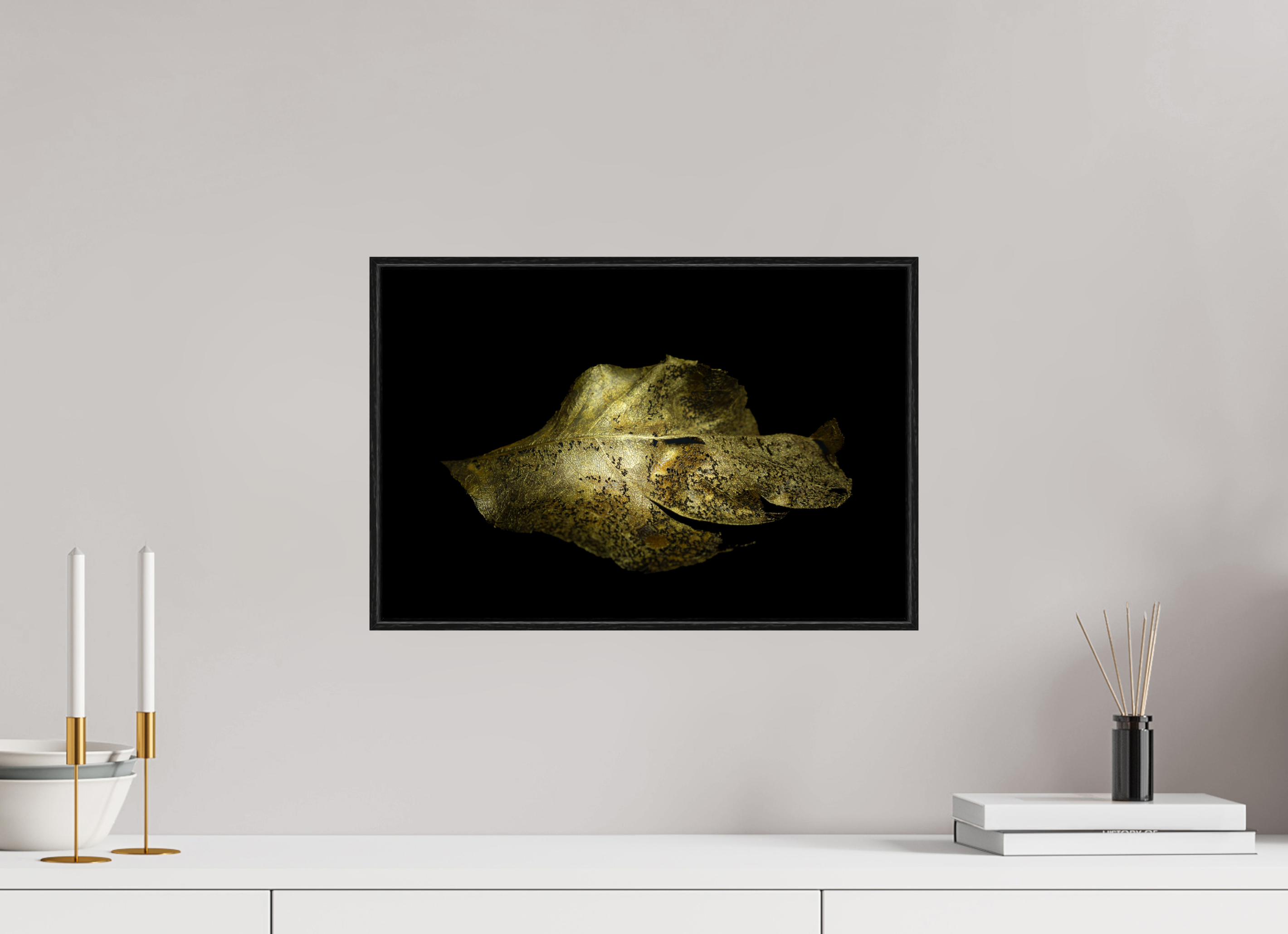 45 x 30 cm, Foto im schwarzen Schattenfugen-Rahmen hinter Acryglas, 2 mm, glänzend Goldene Blattruine - Golden Light Play