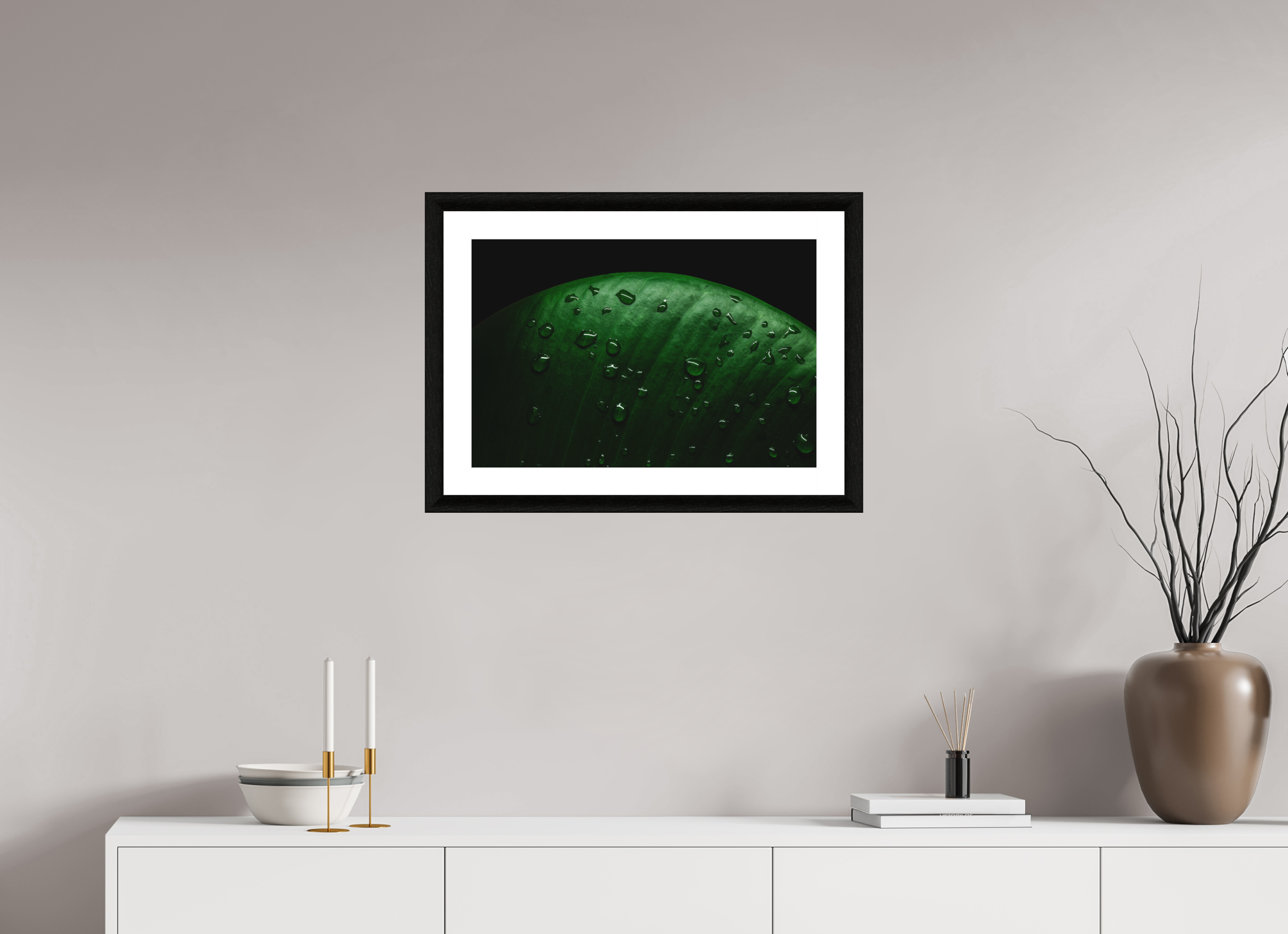 60 x 40 cm, Foto im schwarzen Ebenholz Rahmen 30mm, Museumsglas, Passepartout Hochweiß Silent Raindrops