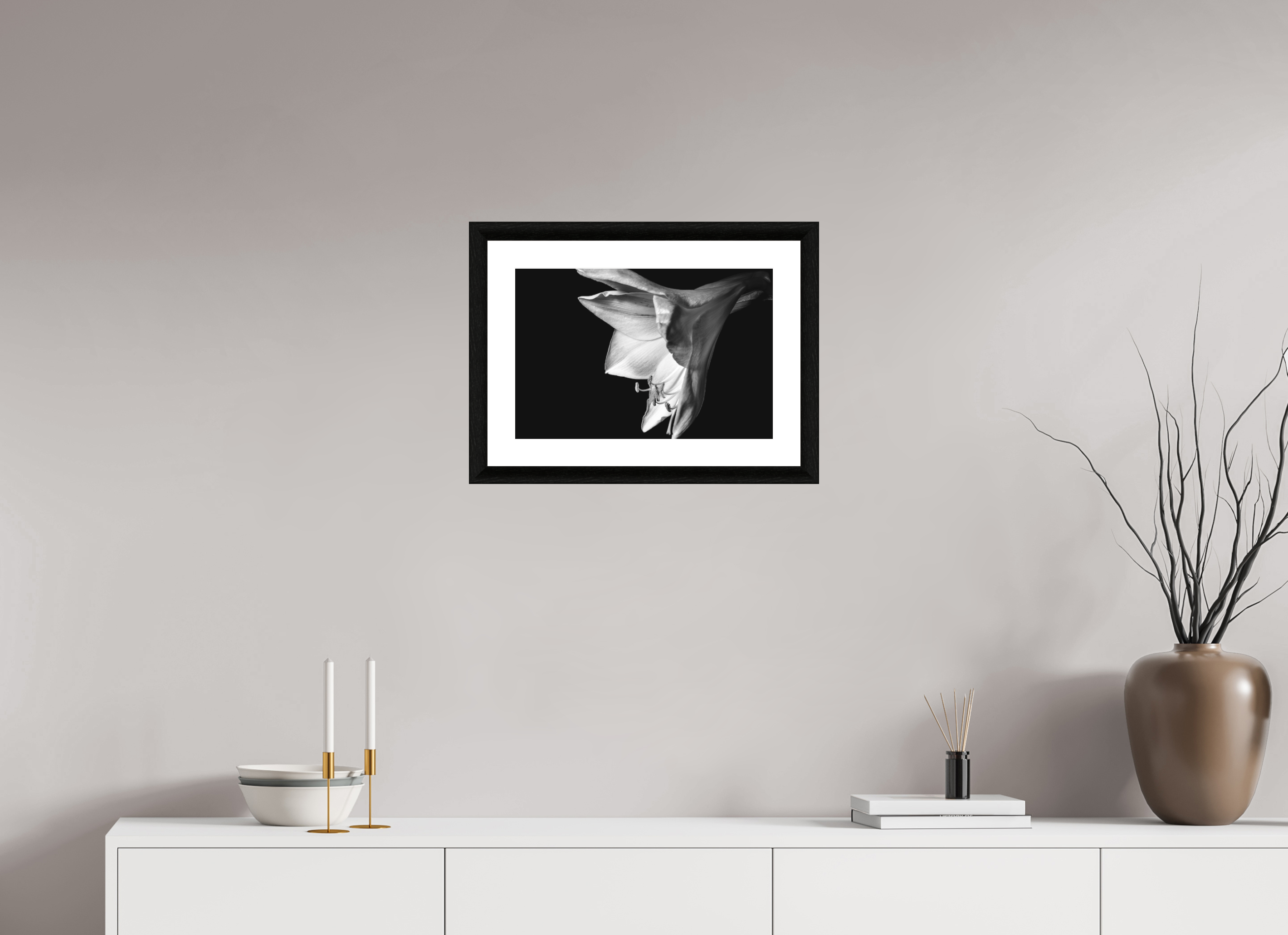 45 x 30 cm, Foto im schwarzen Ebenholz Rahmen 30mm, Museumsglas, Passepartout Hochweiß Moonlight Flower