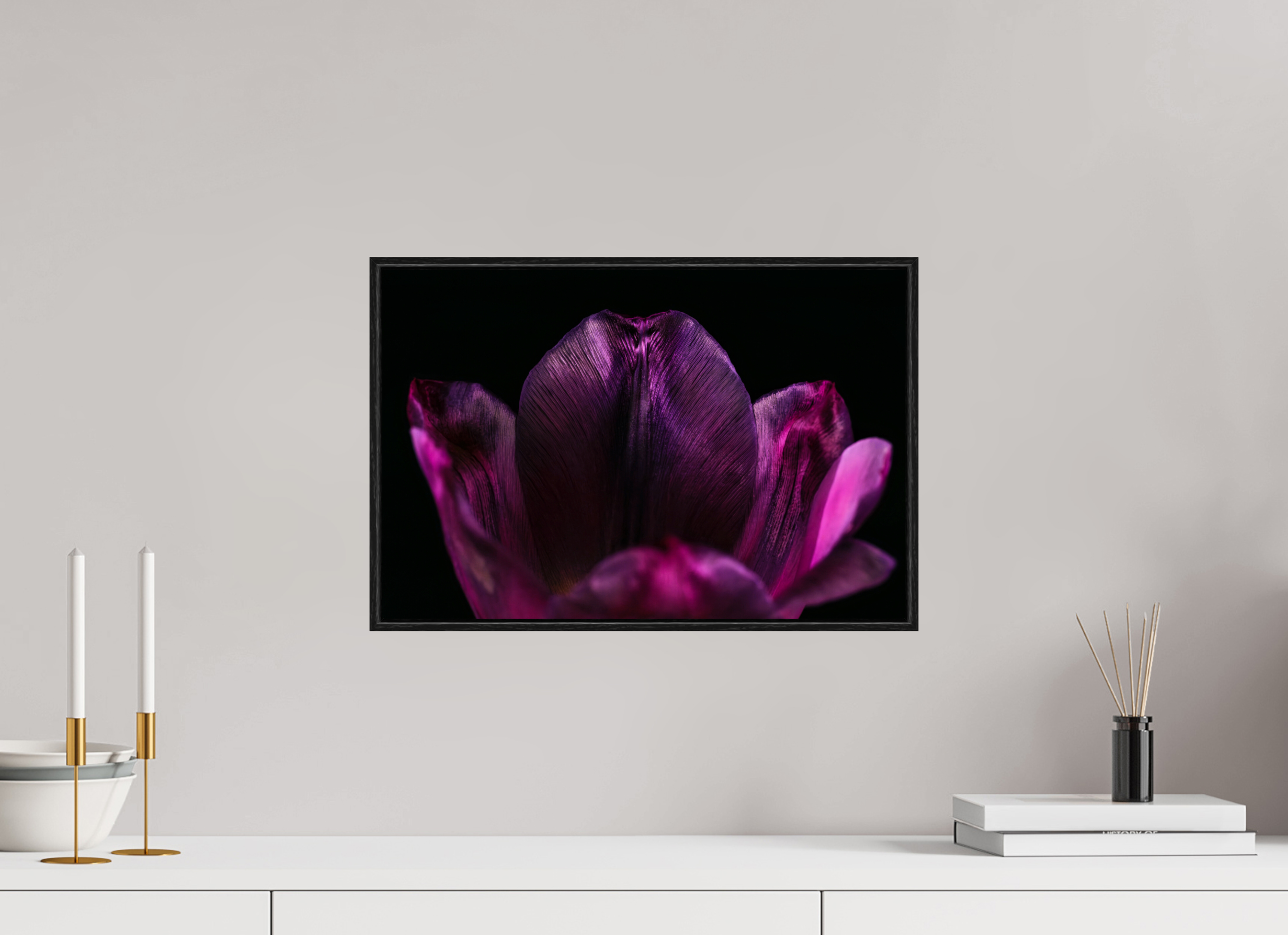 45 x 30 cm, Foto im schwarzen Schattenfugen-Rahmen hinter Acryglas, 2 mm, glänzend Purple Silent