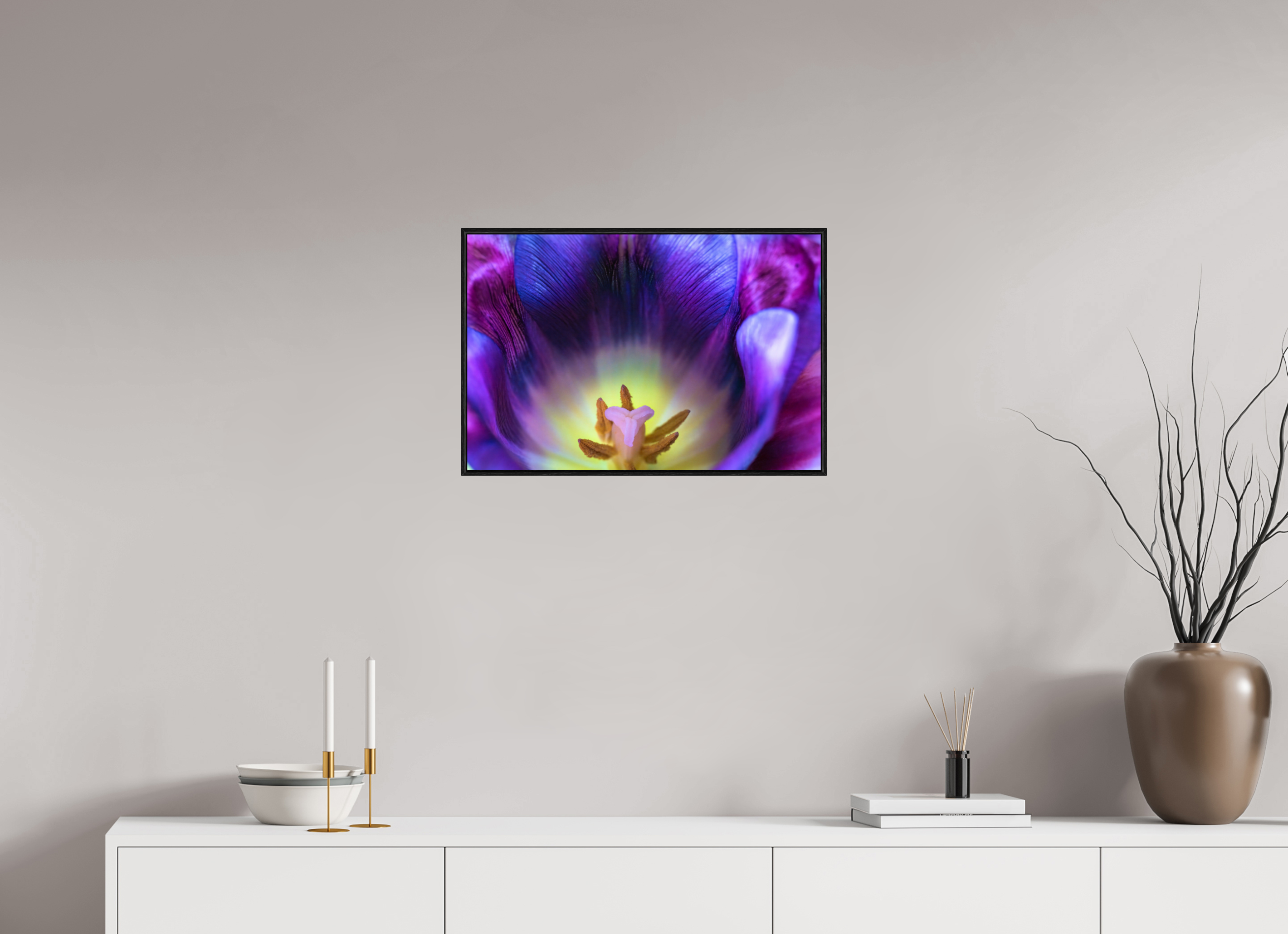 60 x 40 cm, Foto im schwarzen Schattenfugen-Rahmen hinter Acryglas, 2 mm, glänzend Purple Spring