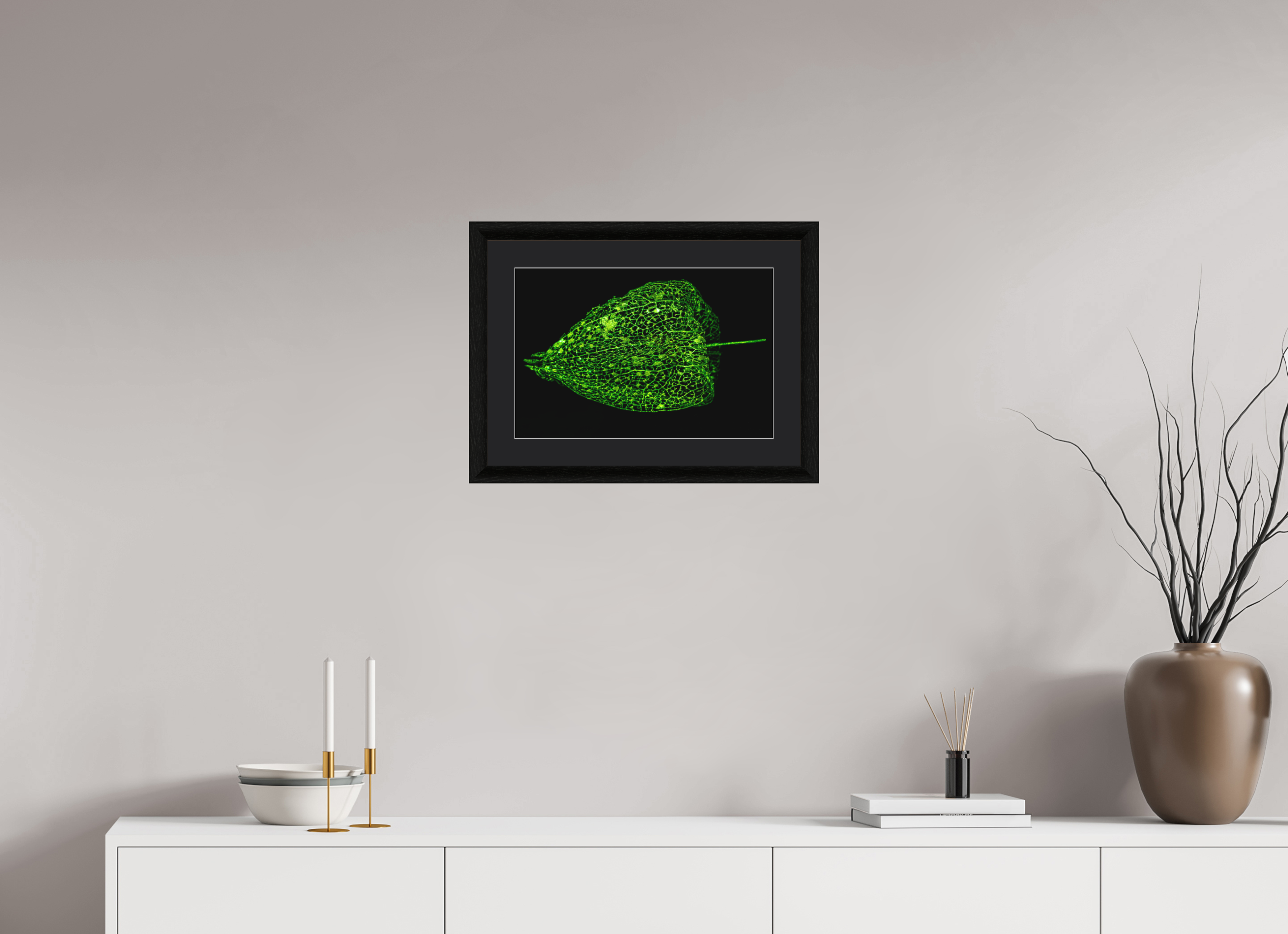 45 x 30 cm, Foto im schwarzen Ebenholz Rahmen 30mm, Museumsglas, Passepartout Schwarz Grünes Farbleuchten