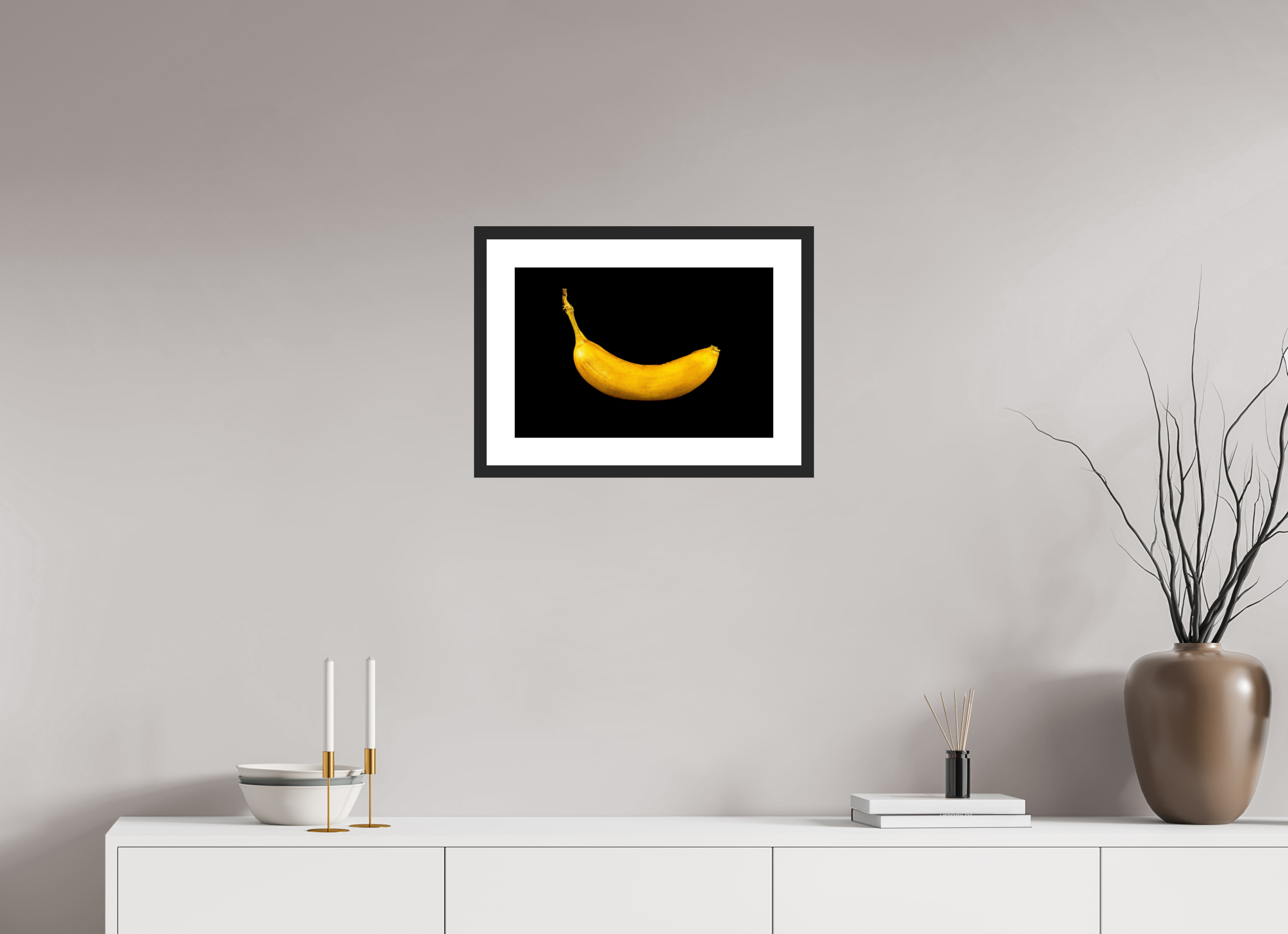 45 x 30 cm, Foto im Passepartout-Rahmen - Rahmen: schwarzes Holz, 20 mm, weißes Passepartout, Floatglas glänzend Die goldene Banane