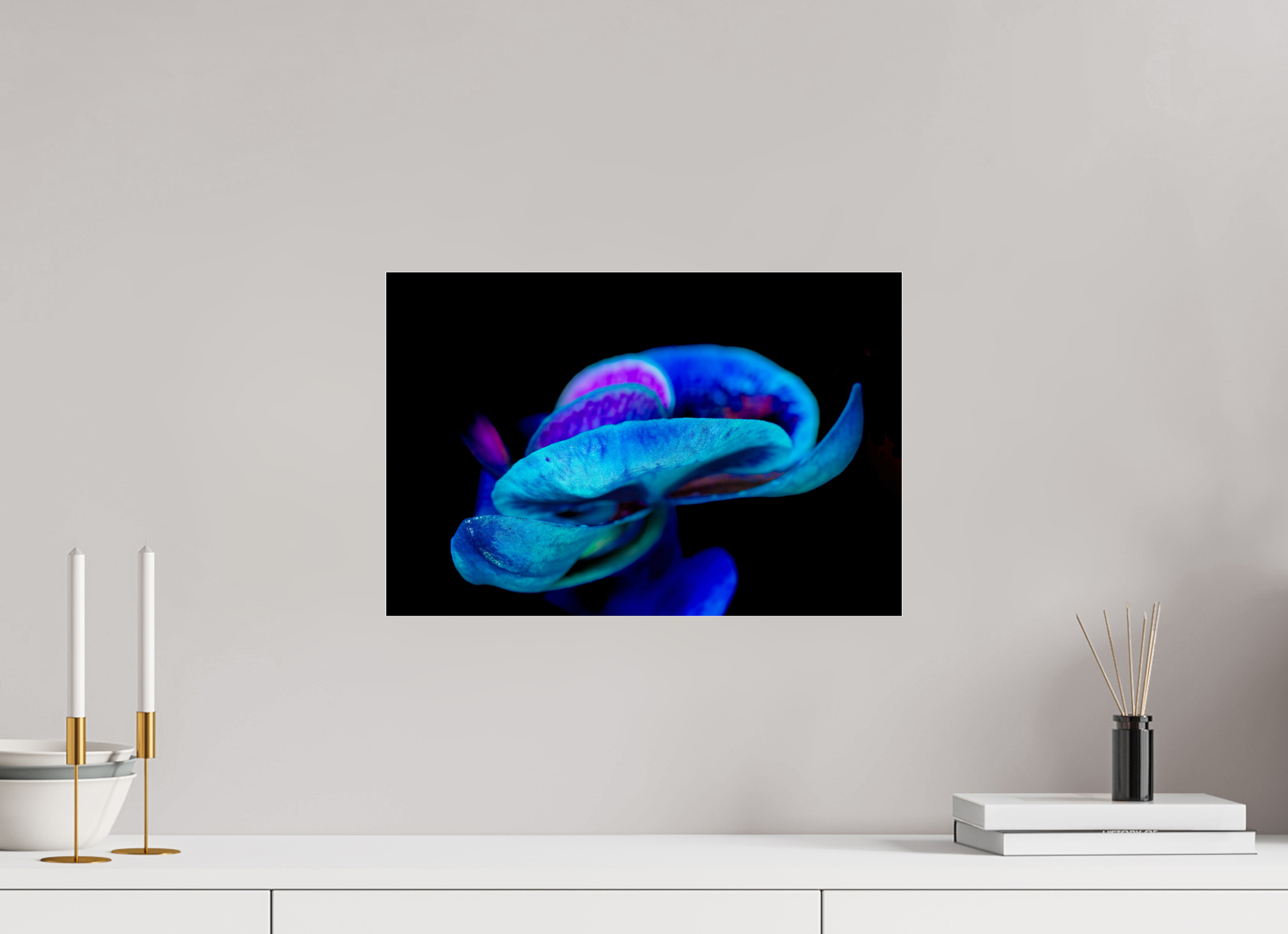45 x 30 cm, Acrylglas, glänzend, 2 mm, Dibond 3 mm, mit Aufhängung Indigo Choral Flower