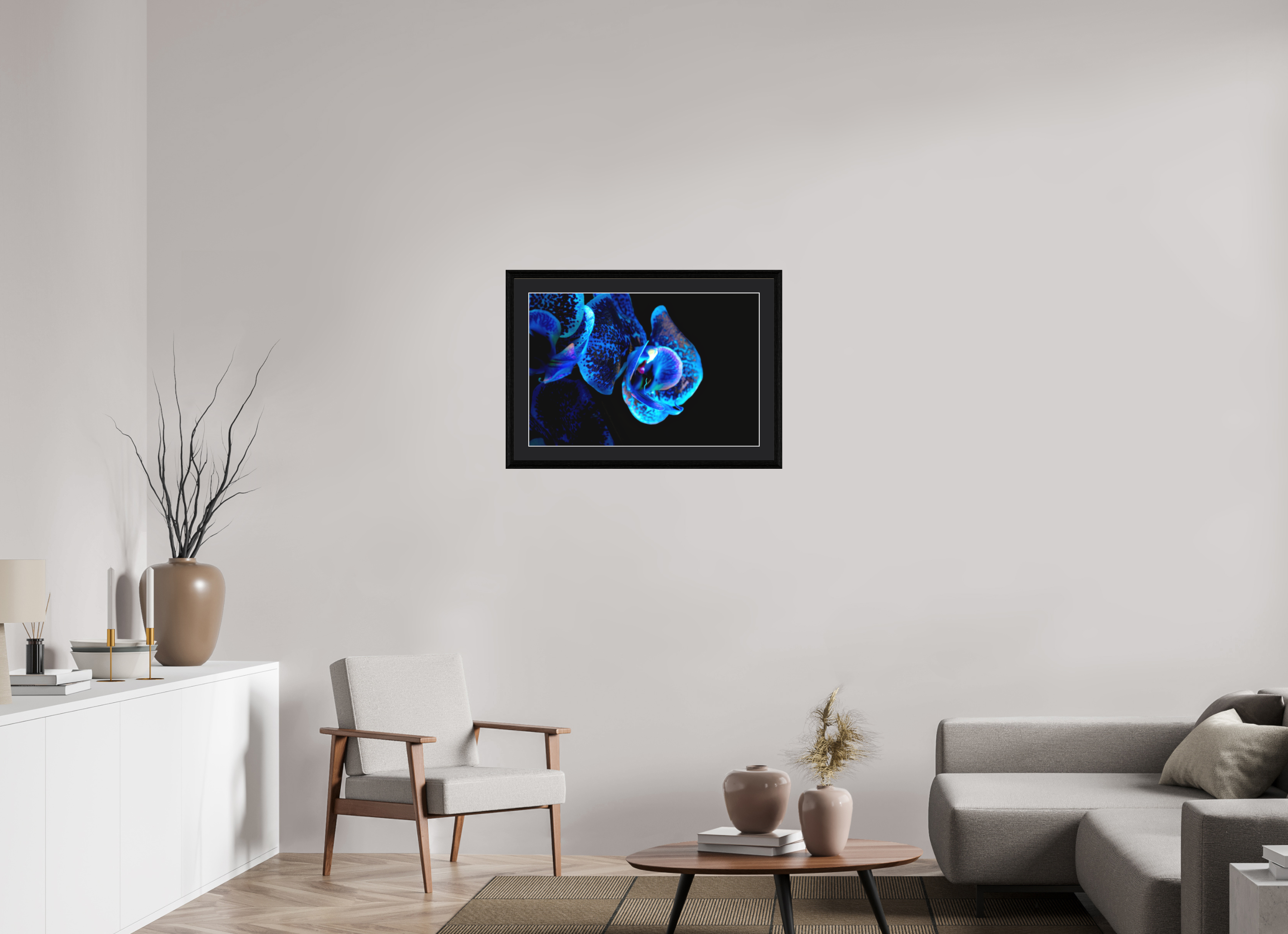 75 x 50 cm, Foto im schwarzen Eichen Rahmen, 27mm, Museumsglas, Passepartout schwarz Lapislazuli Chameleon Flower