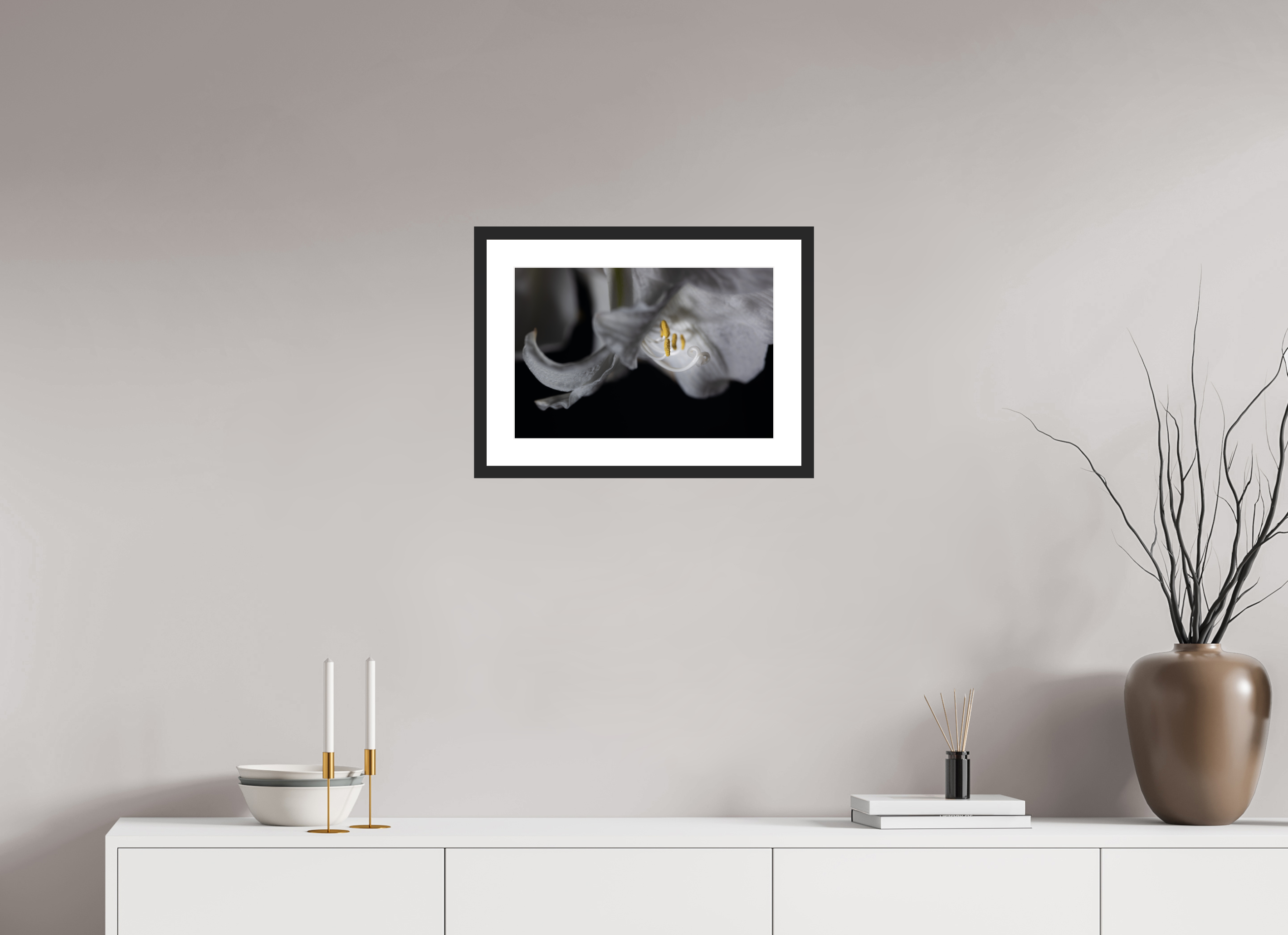45 x 30 cm, Foto im Passepartout-Rahmen - Rahmen: schwarzes Holz, 20 mm, weißes Passepartout, Floatglas glänzend Firefly Flower
