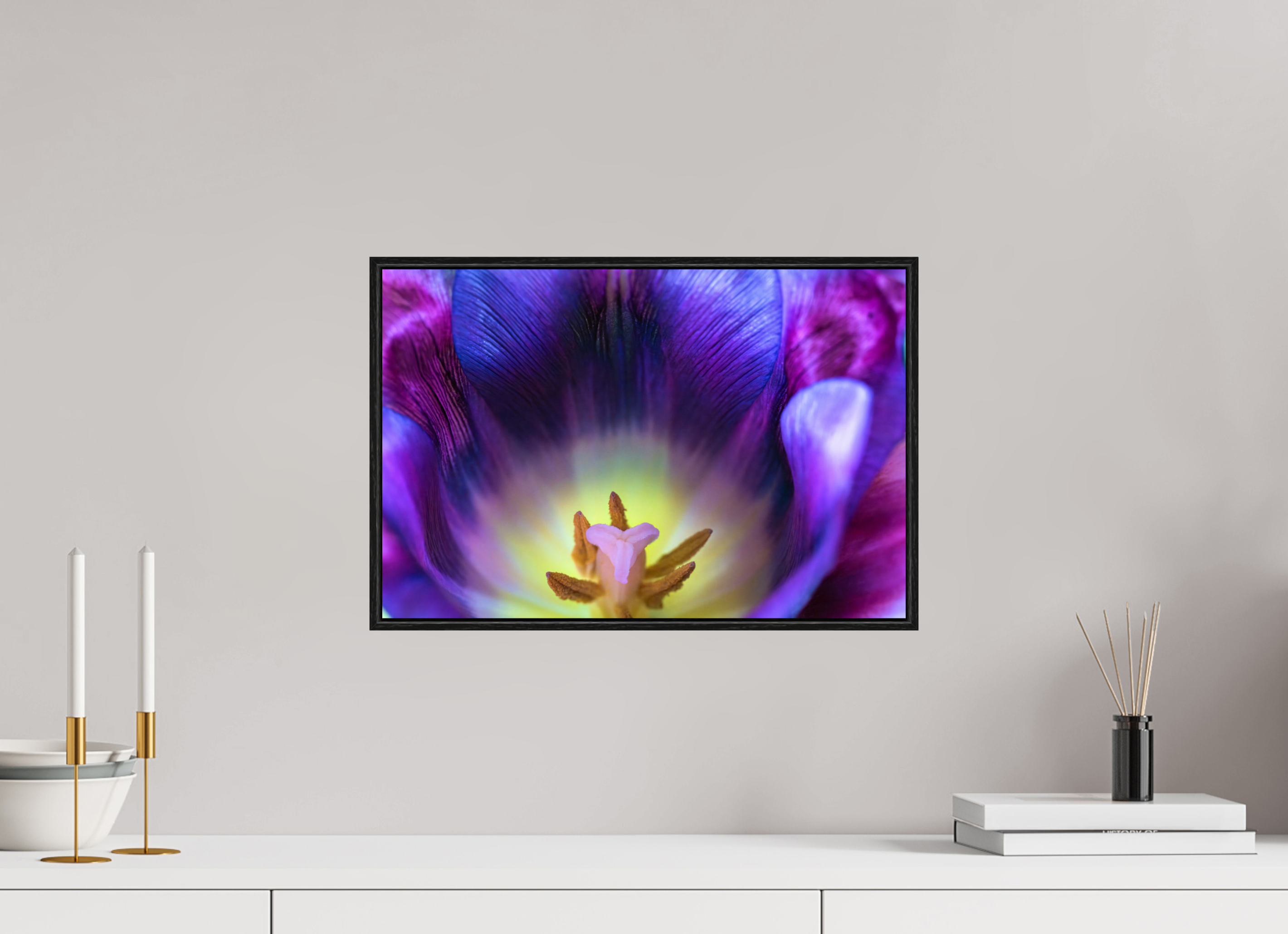 45 x 30 cm, Foto im schwarzen Schattenfugen-Rahmen hinter Acryglas, 2 mm, glänzend Purple Spring