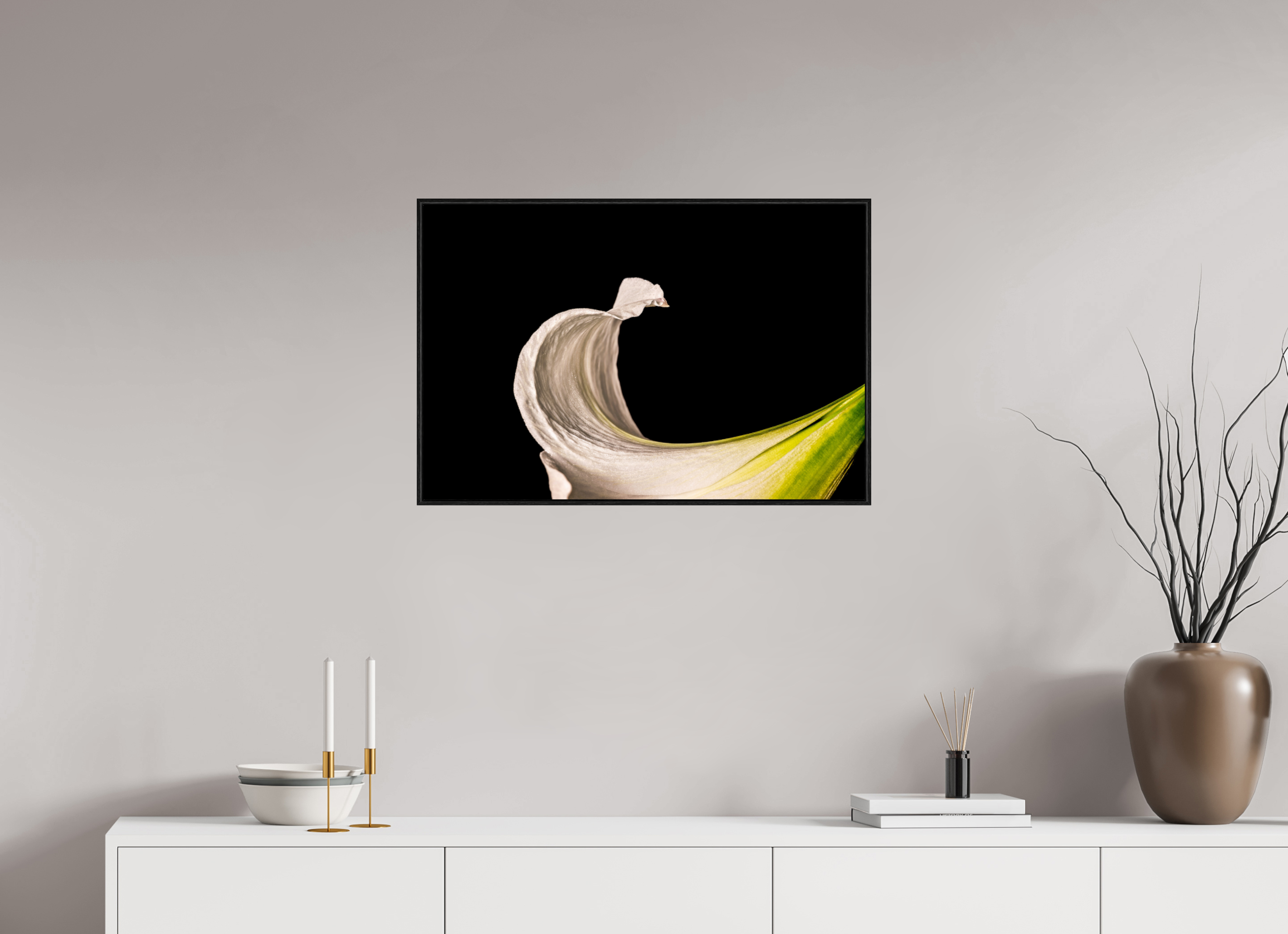 75 x 50 cm, Foto im schwarzen Schattenfugen-Rahmen hinter Acryglas, 2 mm, glänzend Freak Wave Flower