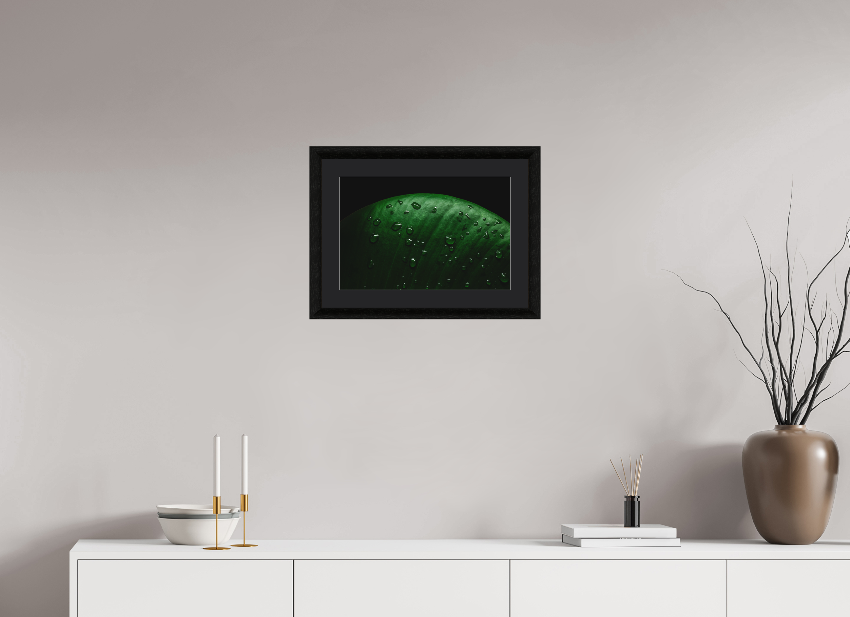 45 x 30 cm, Foto im schwarzen Ebenholz Rahmen 30mm, Museumsglas, Passepartout Schwarz Silent Raindrops