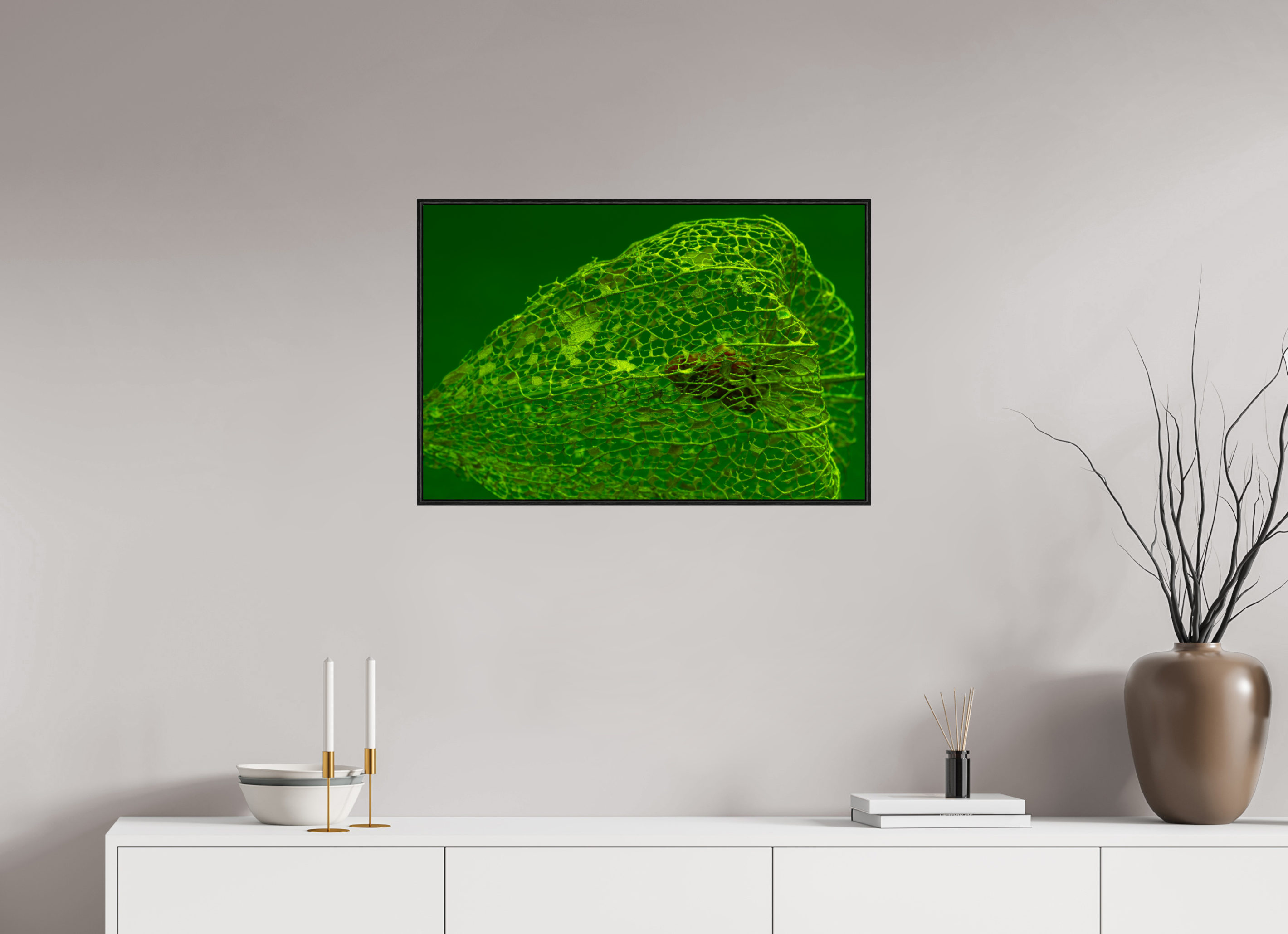 75 x 50 cm, Foto im schwarzen Schattenfugen-Rahmen hinter Acryglas, 2 mm, glänzend Herz der Physalis Grün